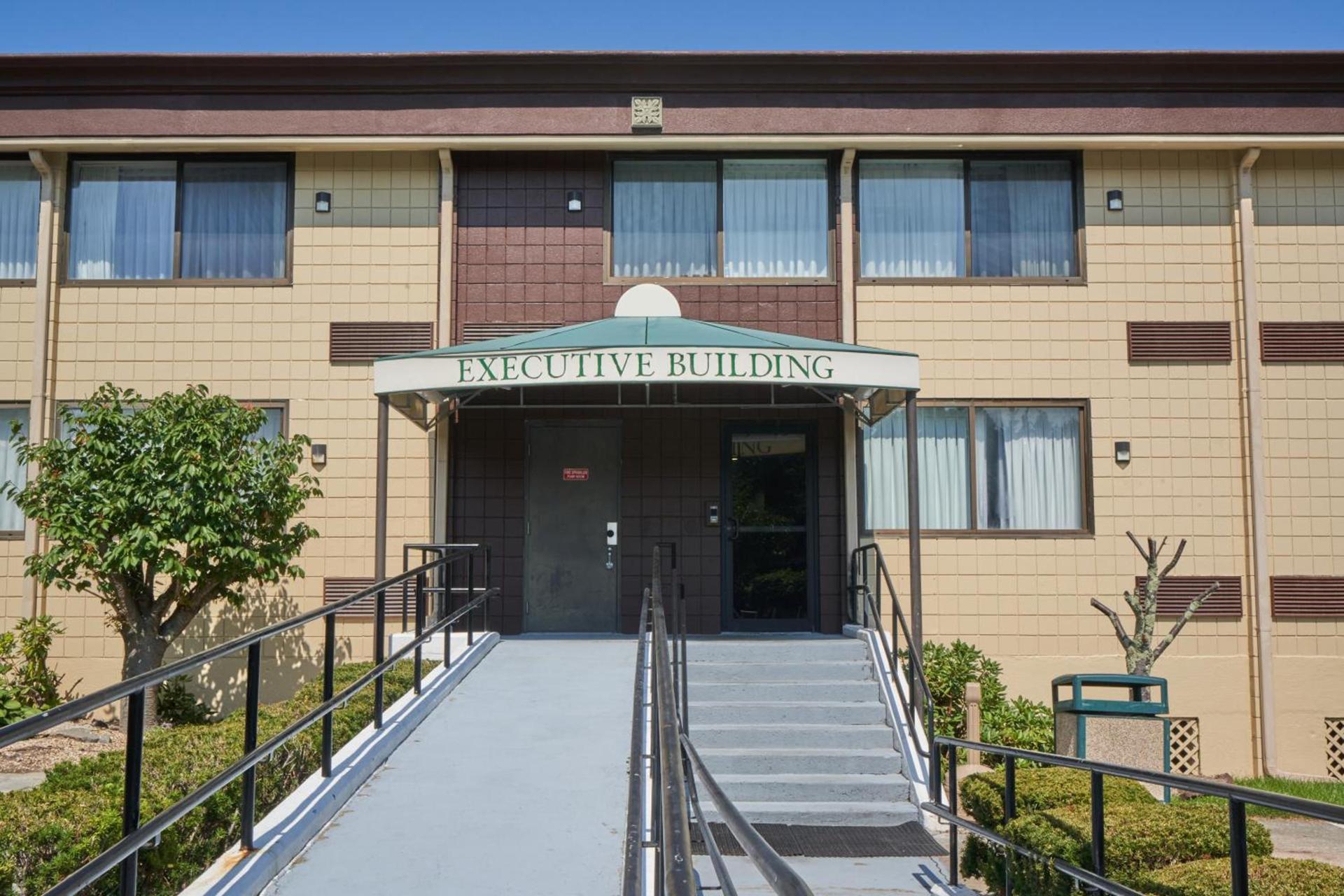 Riverview Inn & Suites photo 33