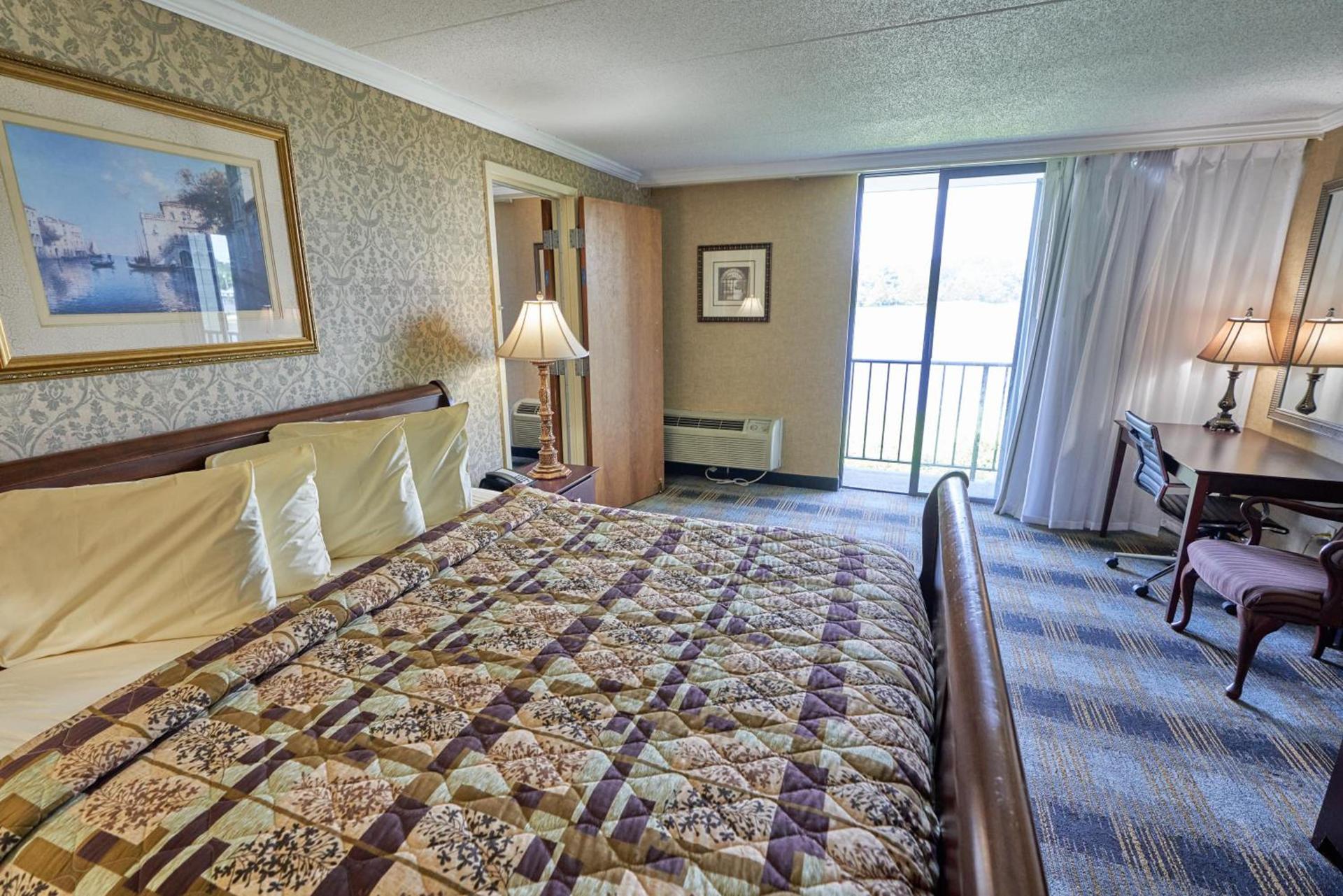 Riverview Inn & Suites photo 35
