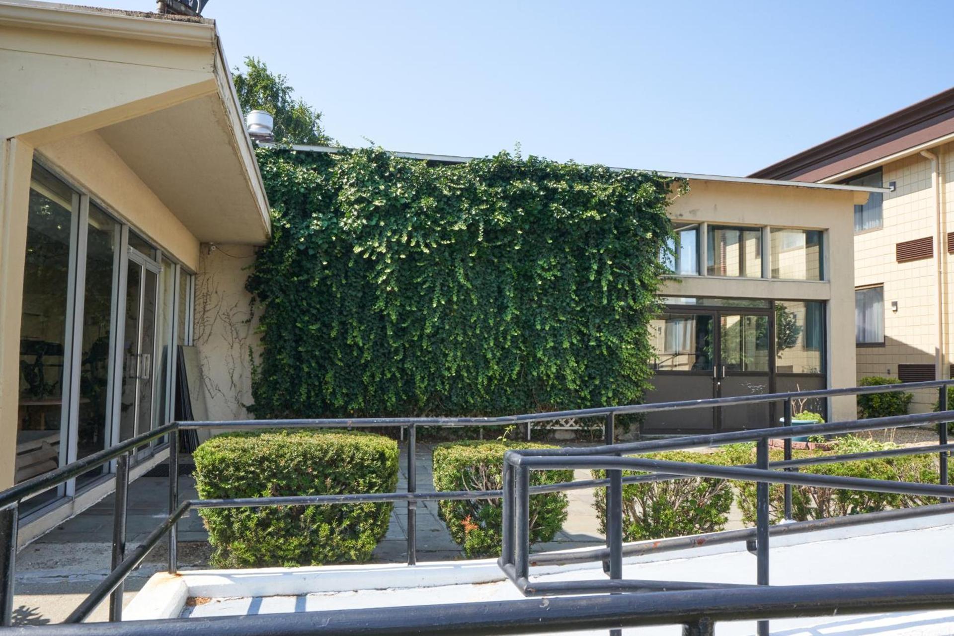 Riverview Inn & Suites photo 40