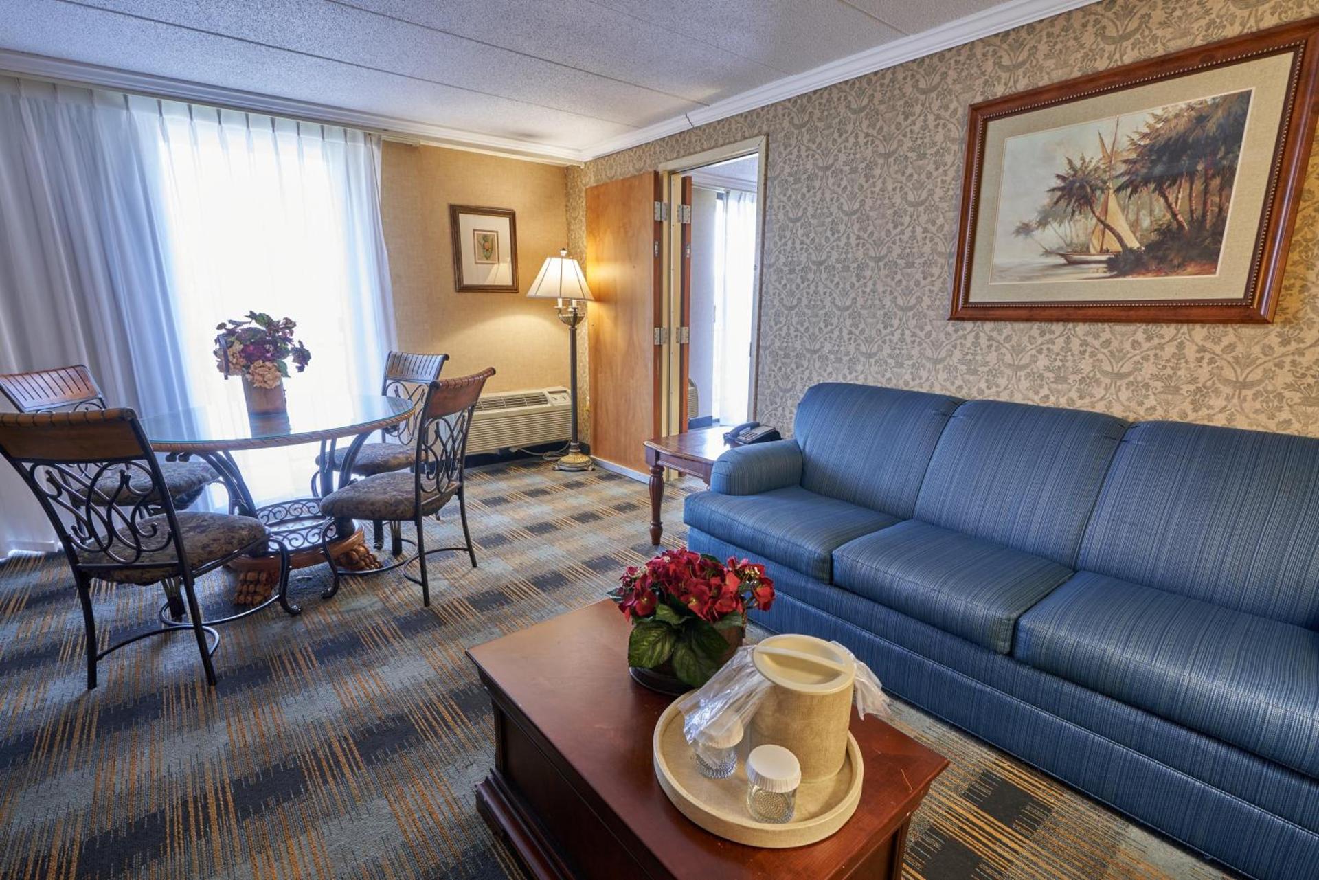 Riverview Inn & Suites photo 37