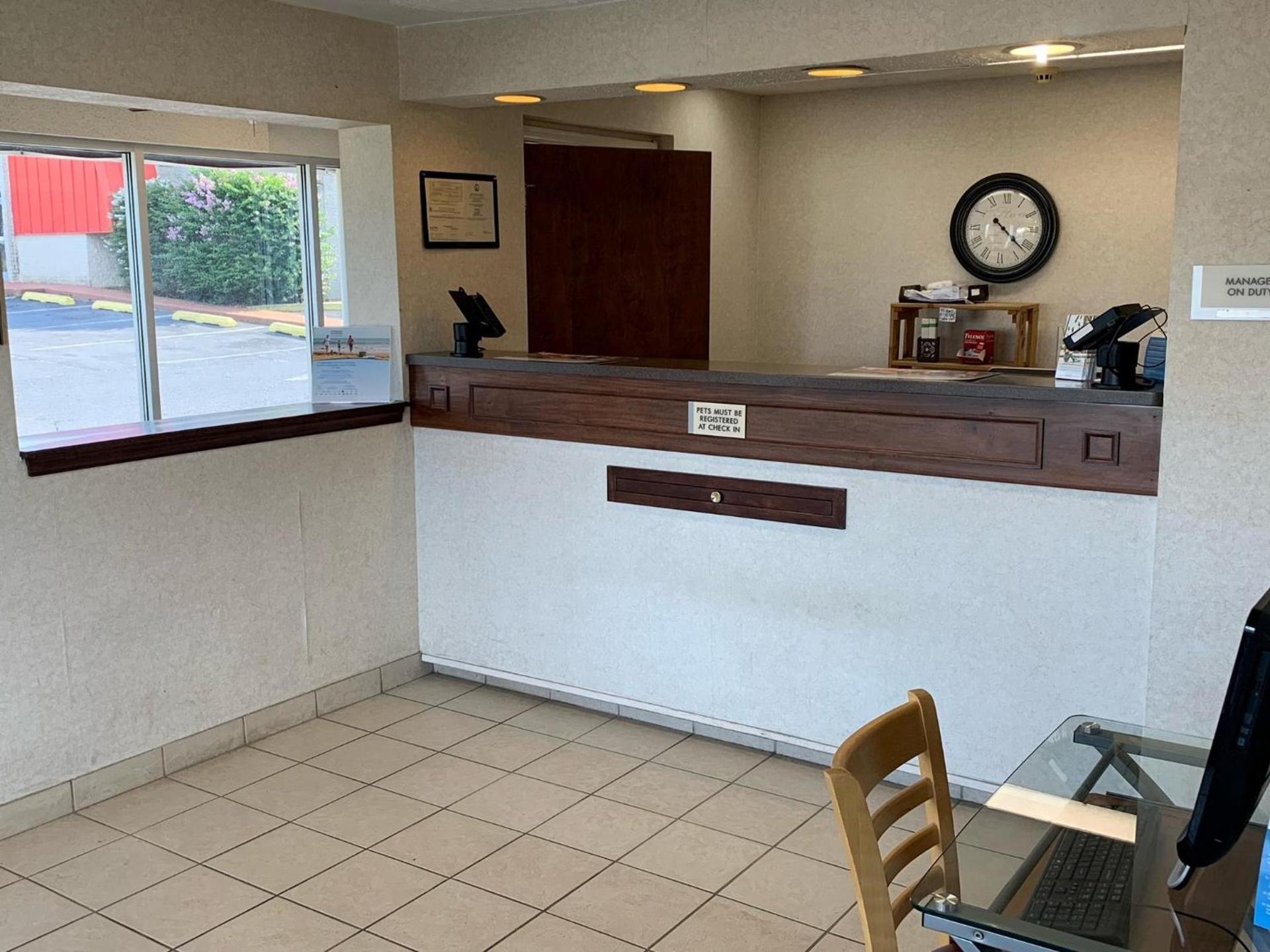 Days Inn by Wyndham Harrisonburg photo 4