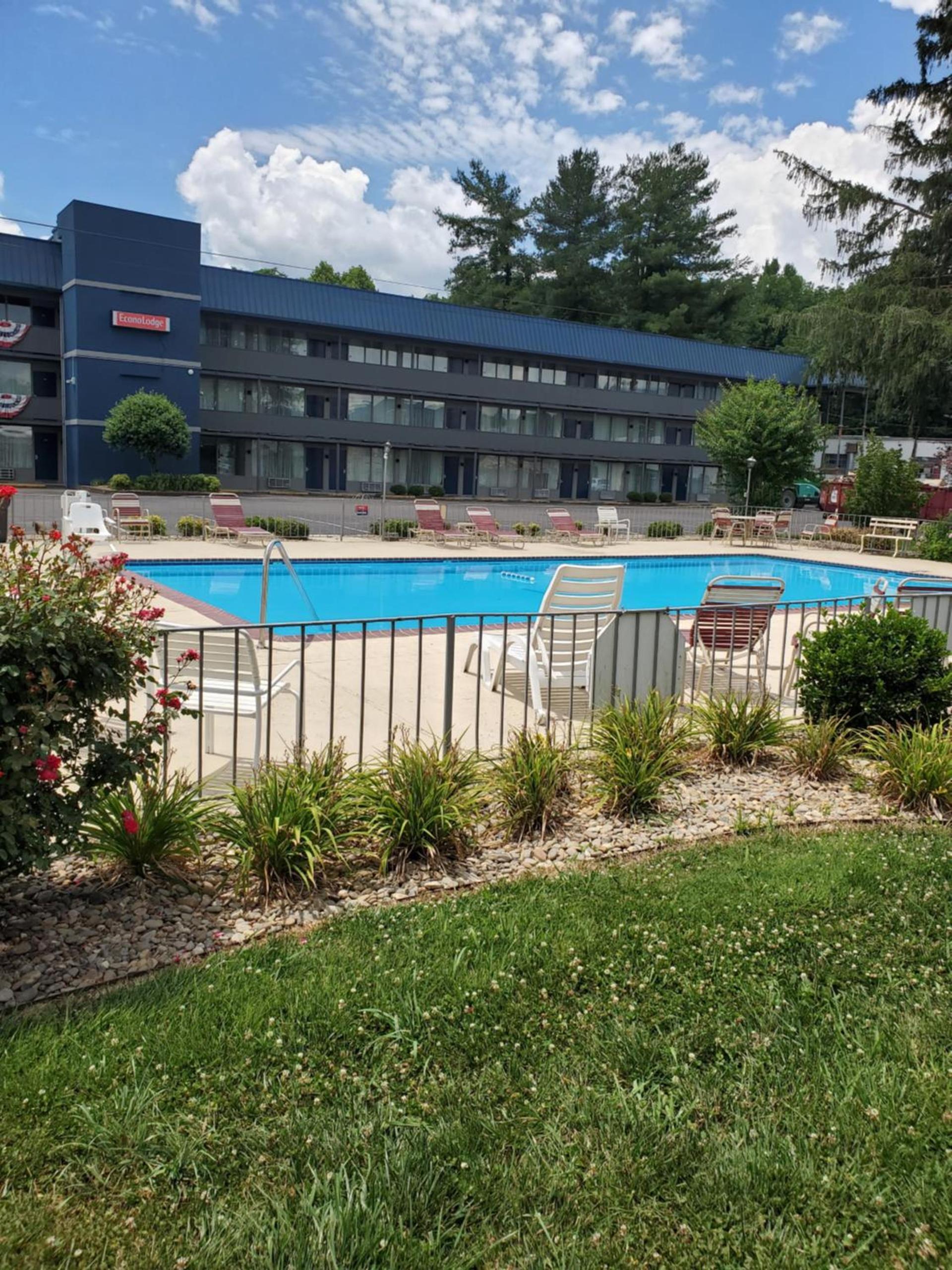 Suburban Studios Middlesboro photo 5
