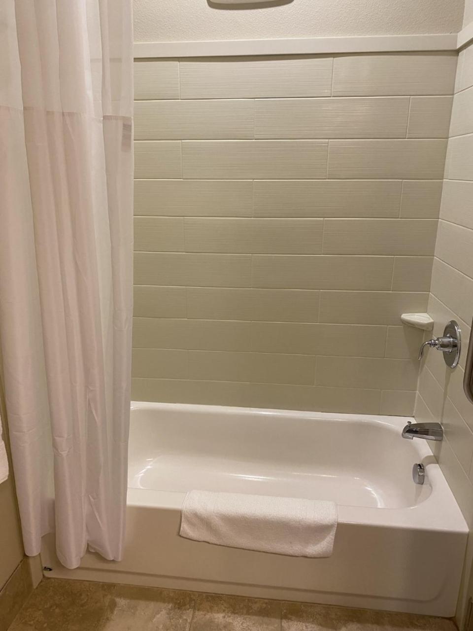 AmericInn by Wyndham Hartford SD photo 53