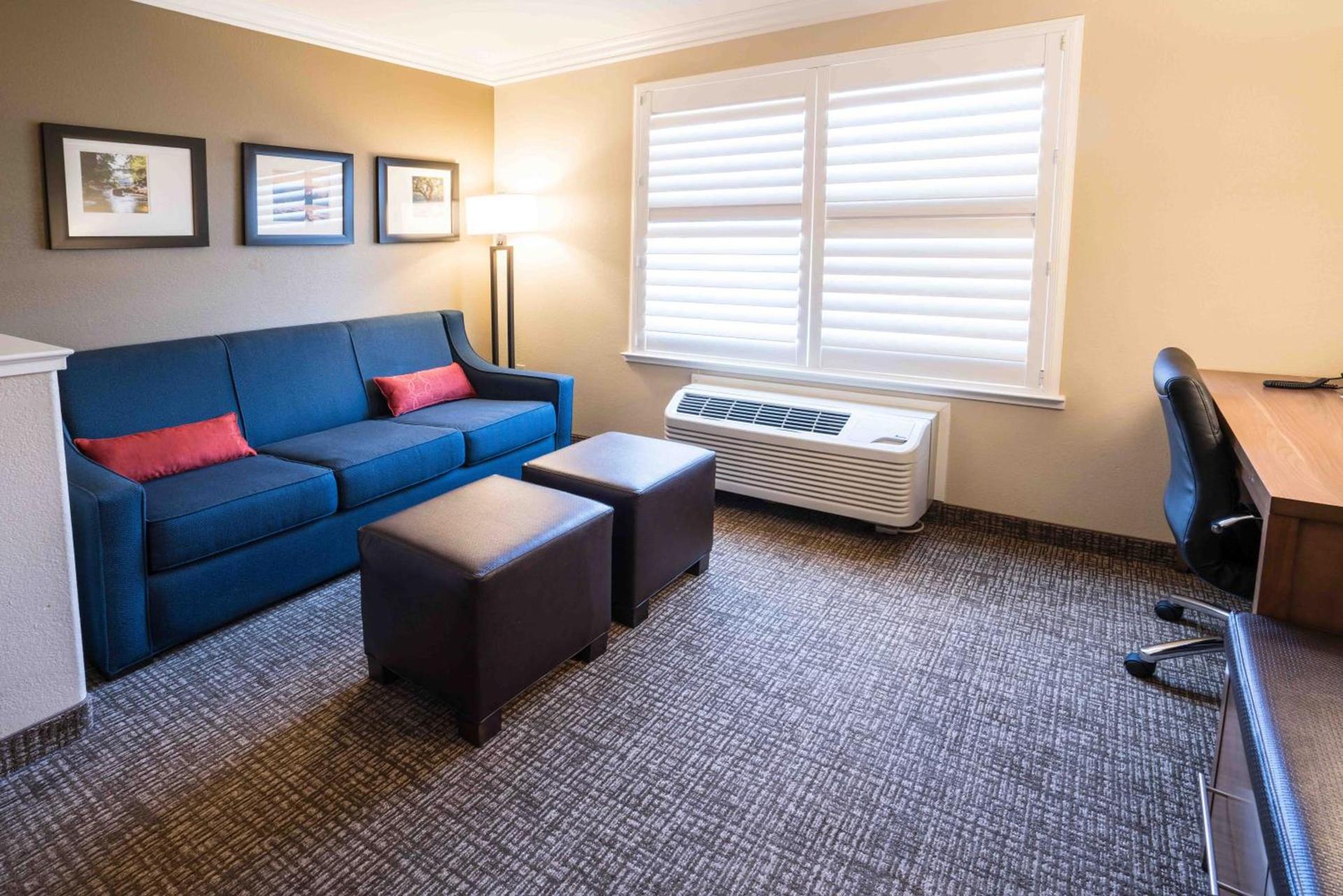 Comfort Suites Fresno River Park photo 20