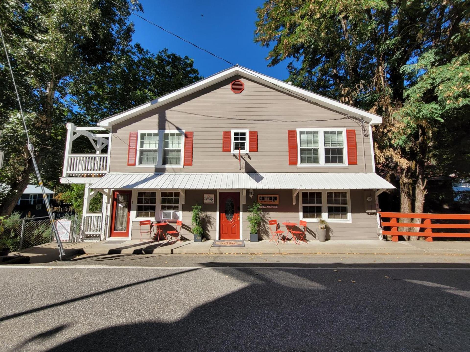 Carriage House Inn photo 1