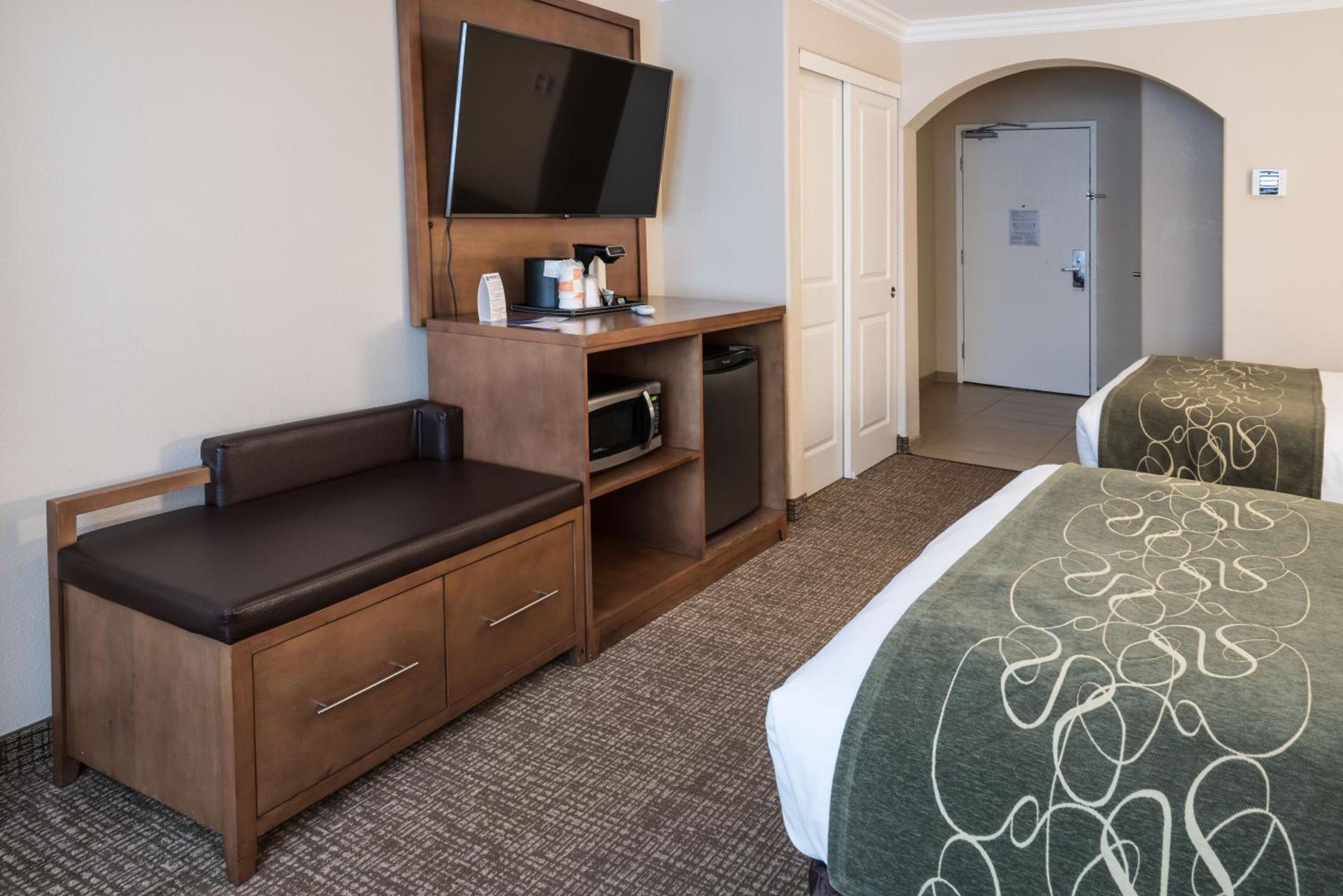 Comfort Suites Fresno River Park photo 33