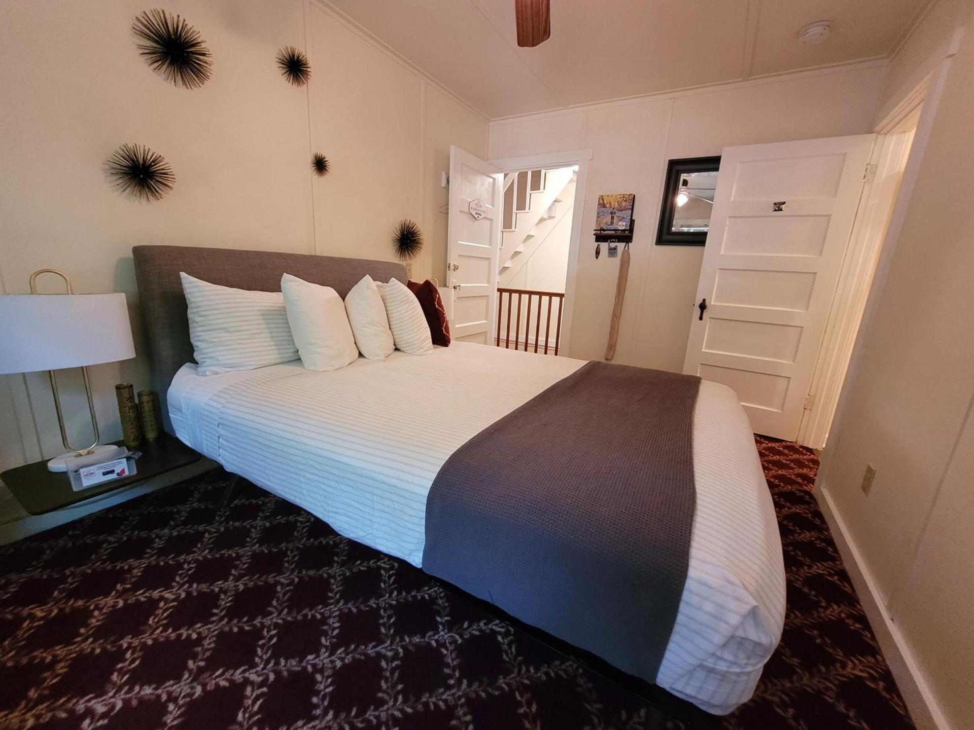 Carriage House Inn photo 25