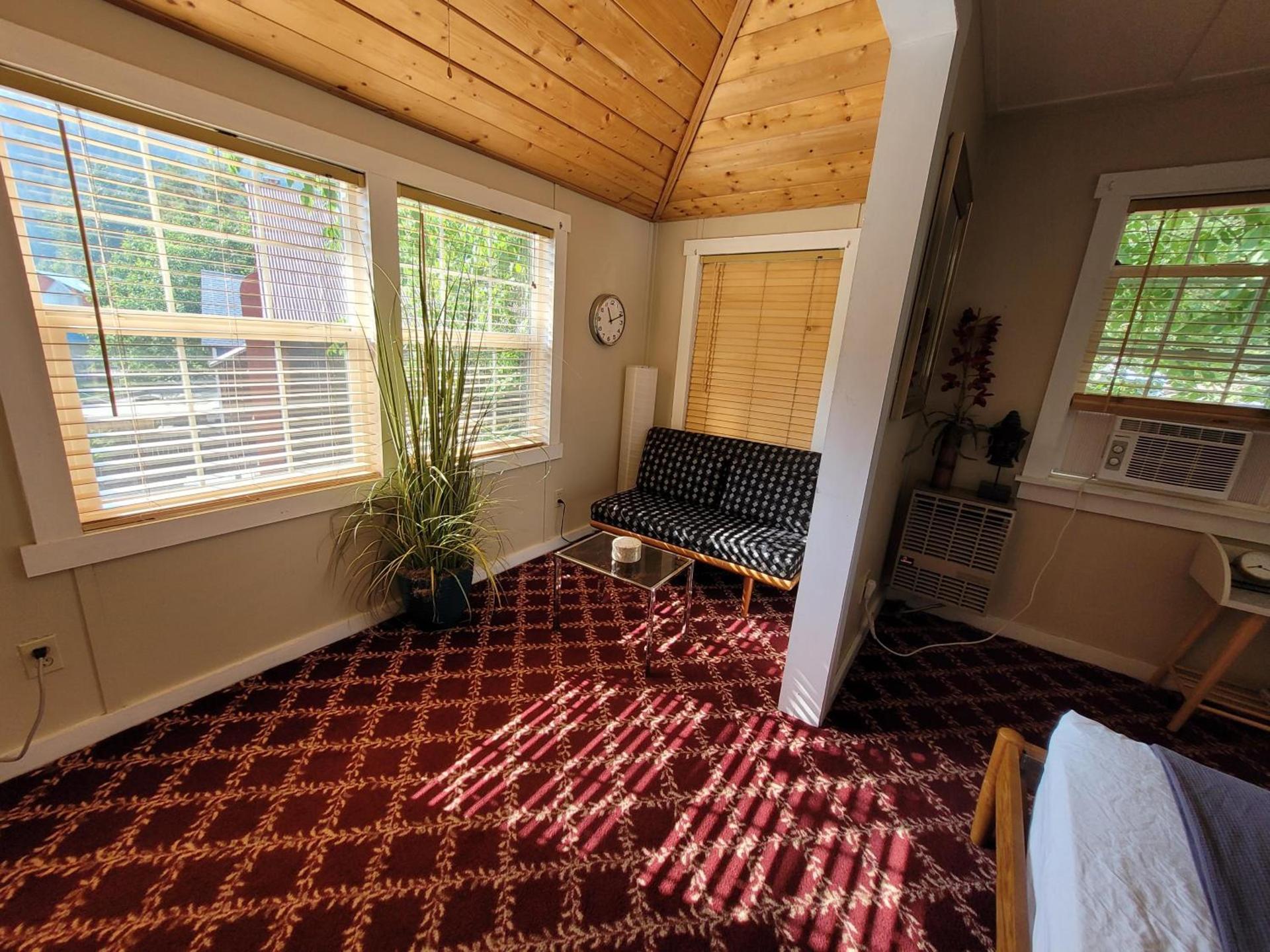 Carriage House Inn photo 24