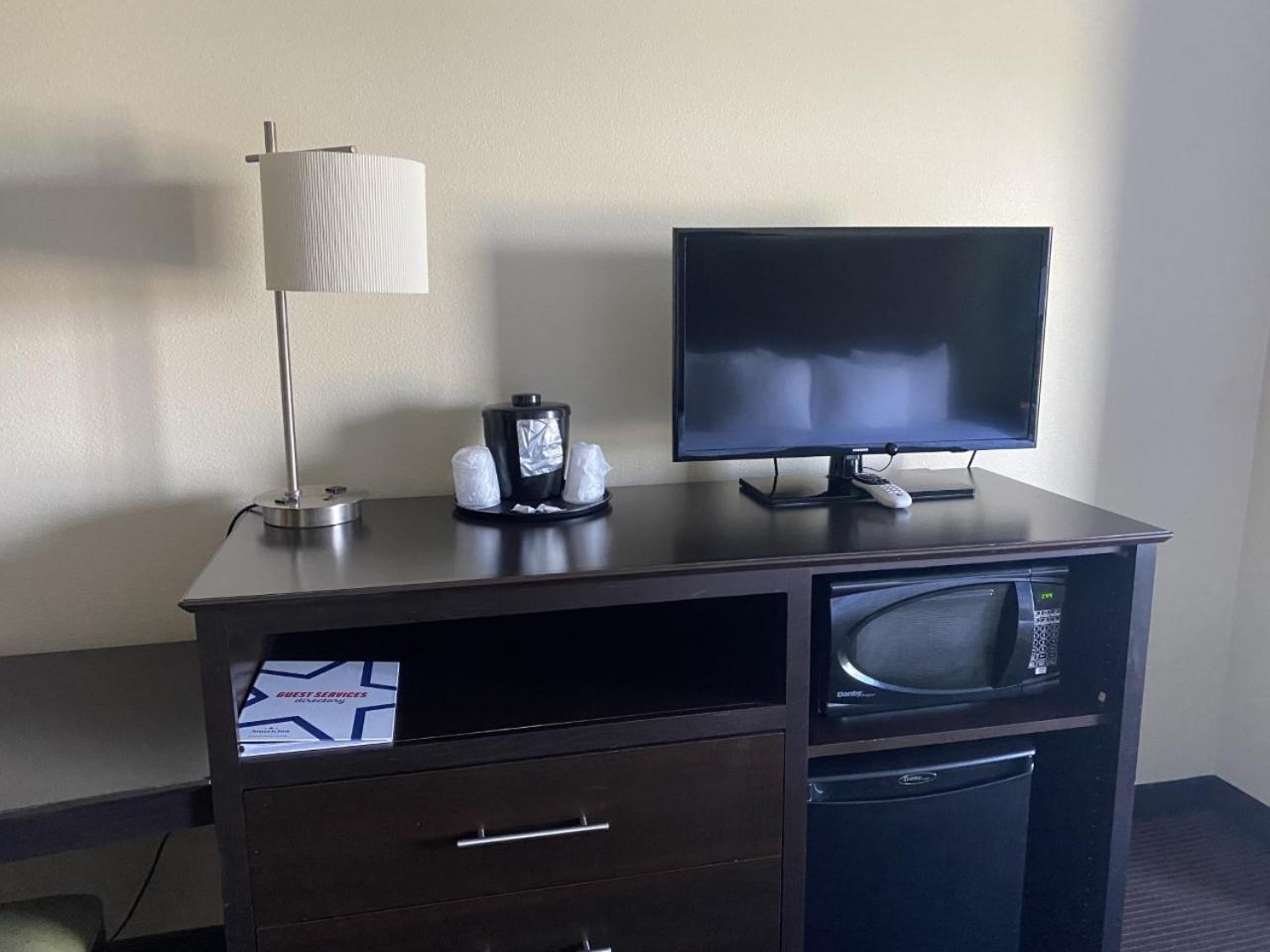 AmericInn by Wyndham Hartford SD photo 57