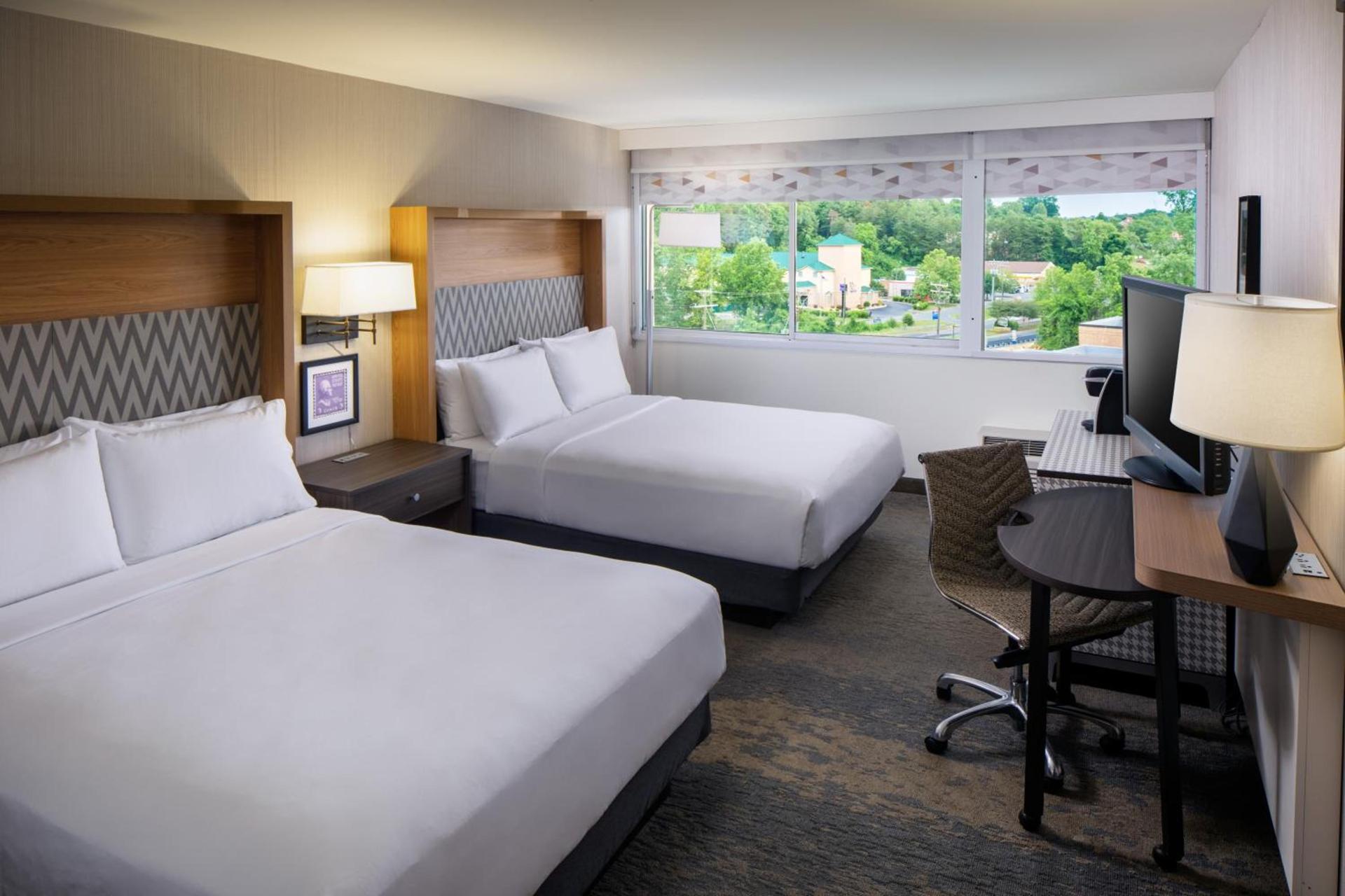 Holiday Inn Express & Suites Charlottesville by IHG photo 5
