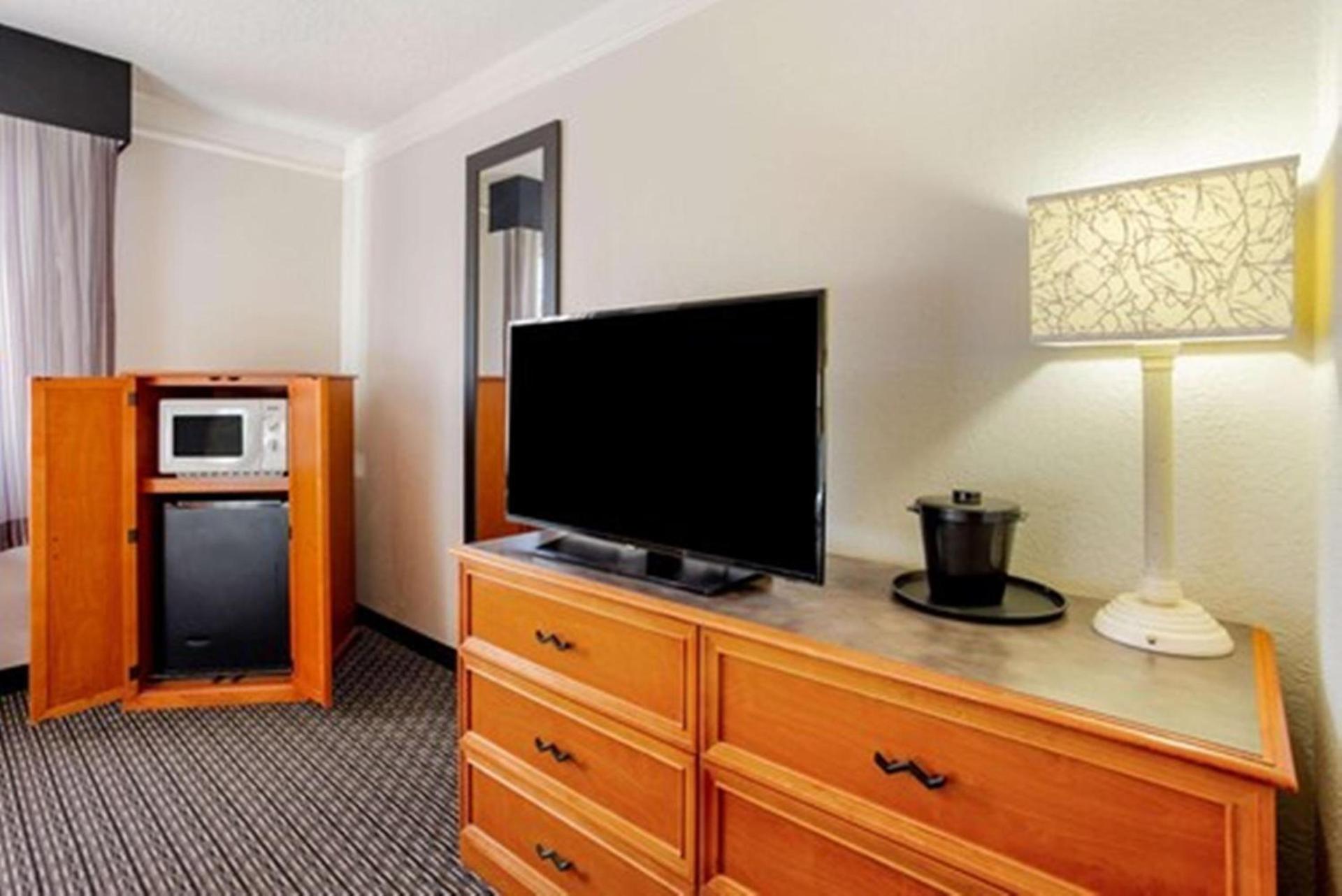 La Quinta Inn by Wyndham Champaign photo 46
