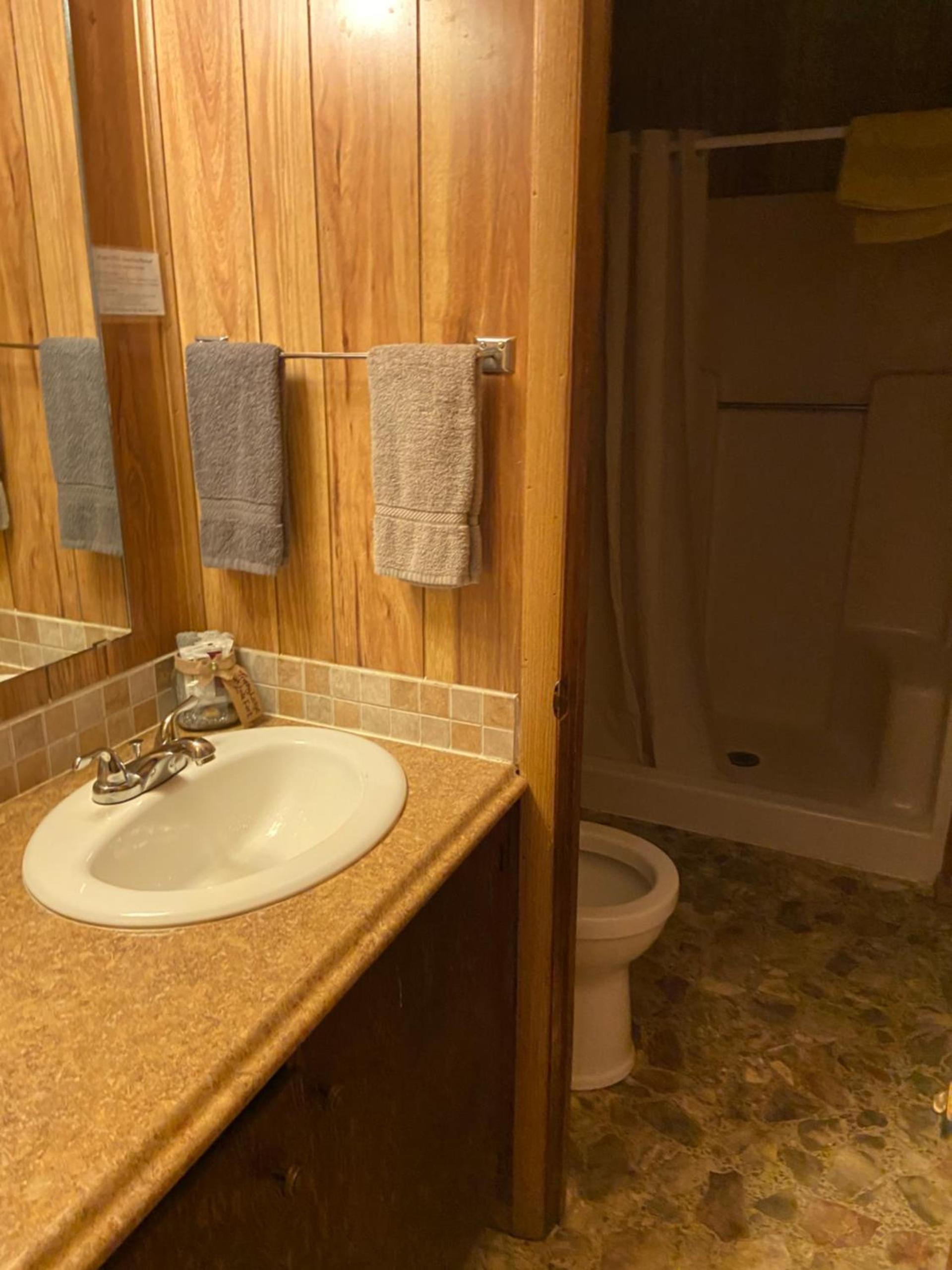 Reel Inn and Lodge photo 7