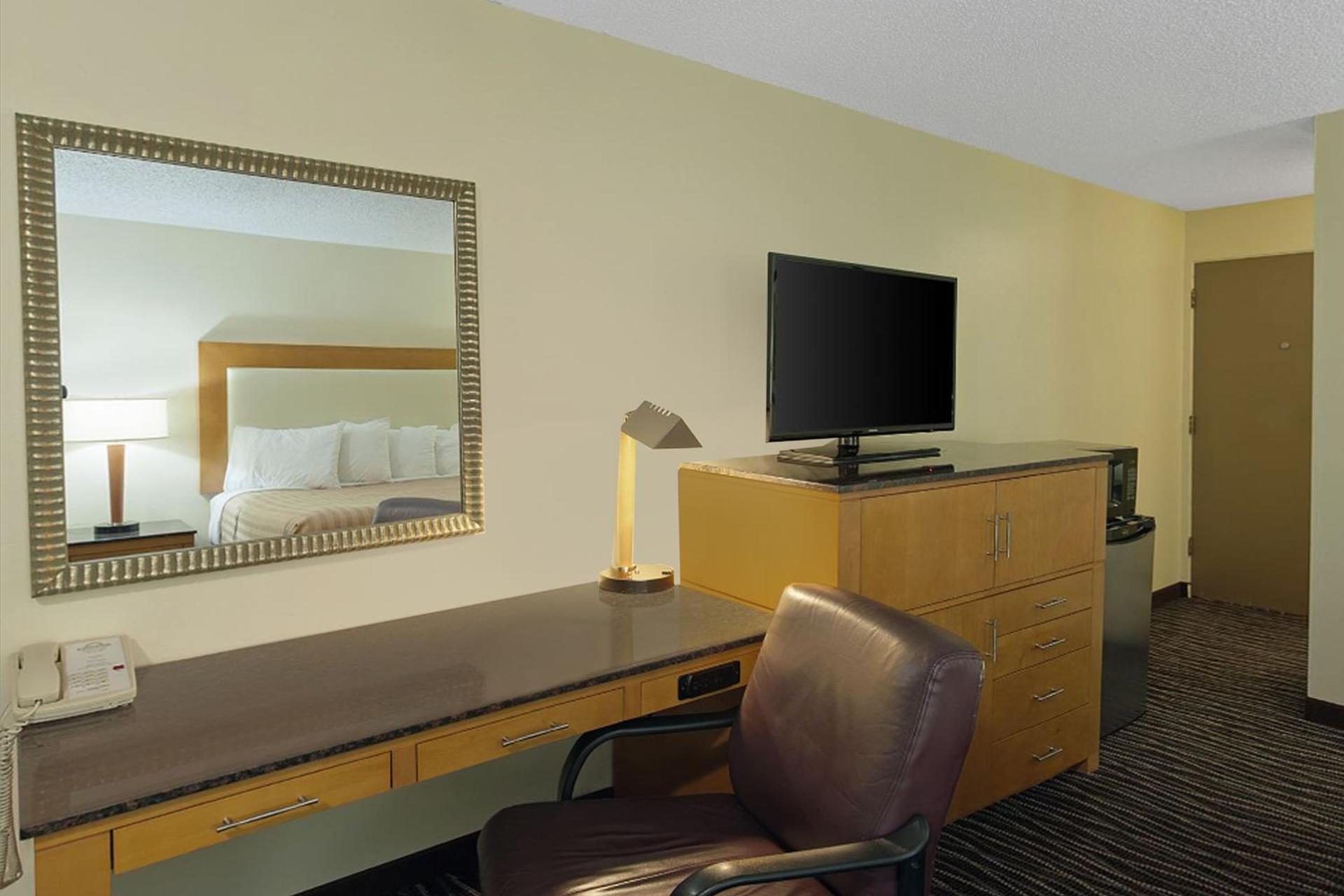 Days Inn by Wyndham Yakima photo 43