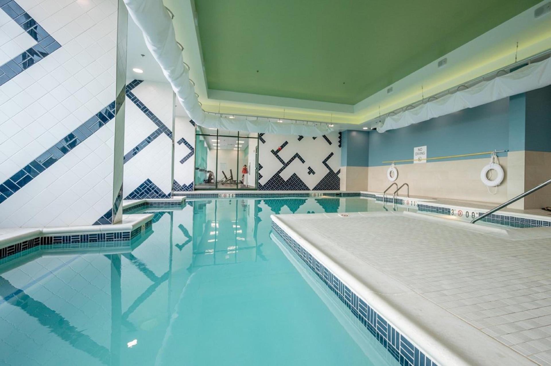 Holiday Inn Express & Suites VA Beach Oceanfront by IHG photo 26
