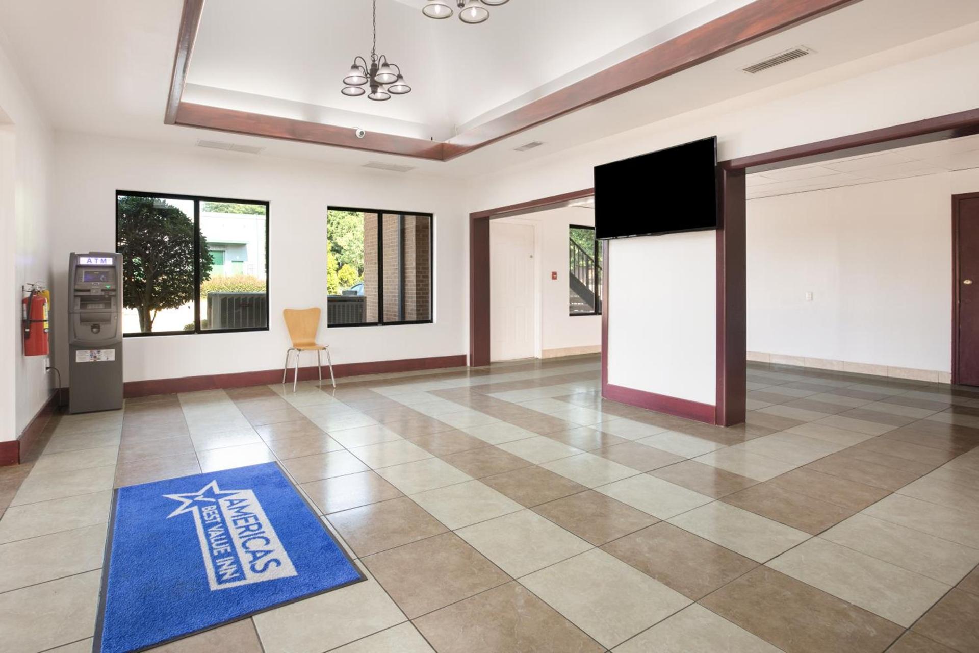 Americas Best Value Inn Stockbridge photo 5