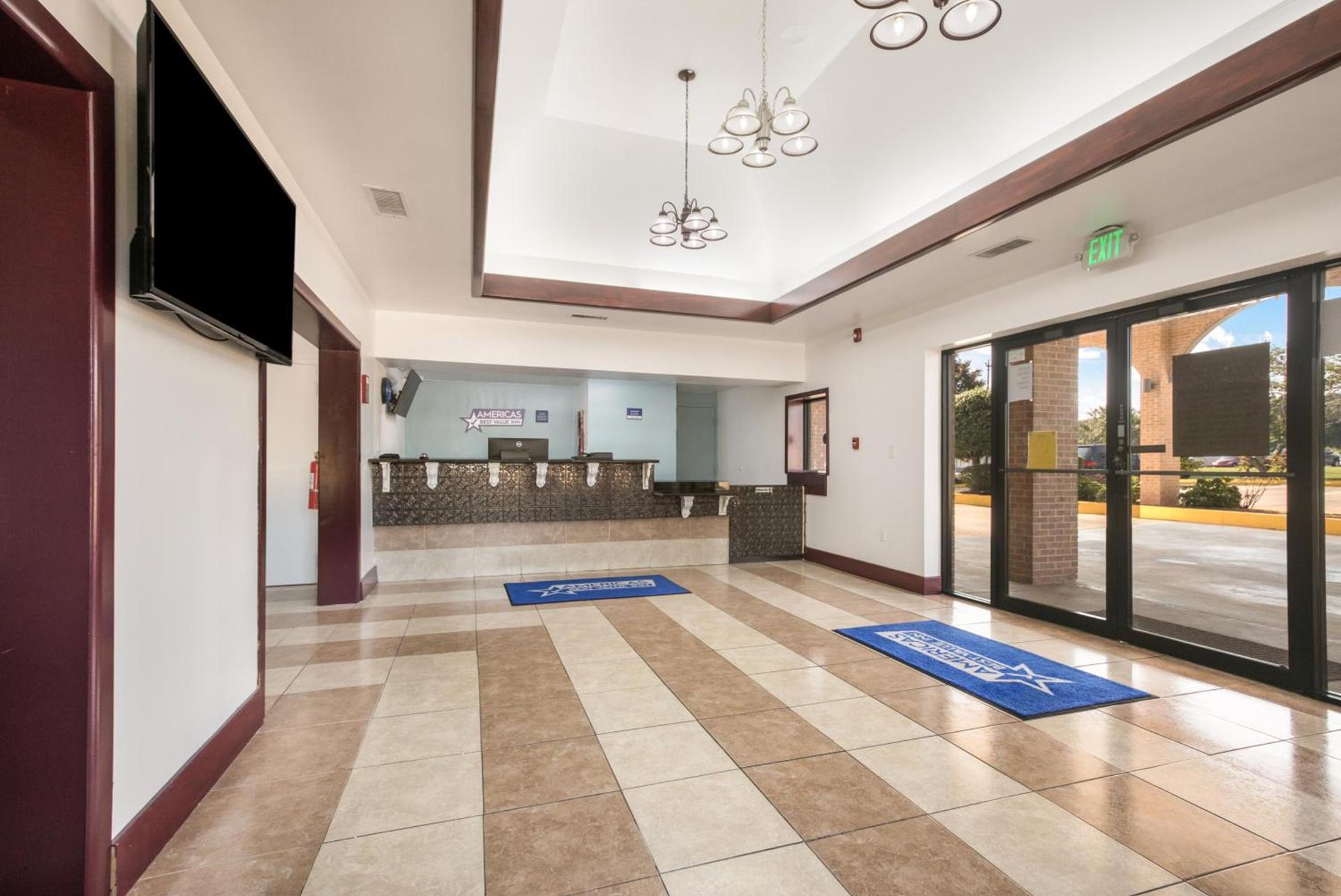Americas Best Value Inn Stockbridge photo 7