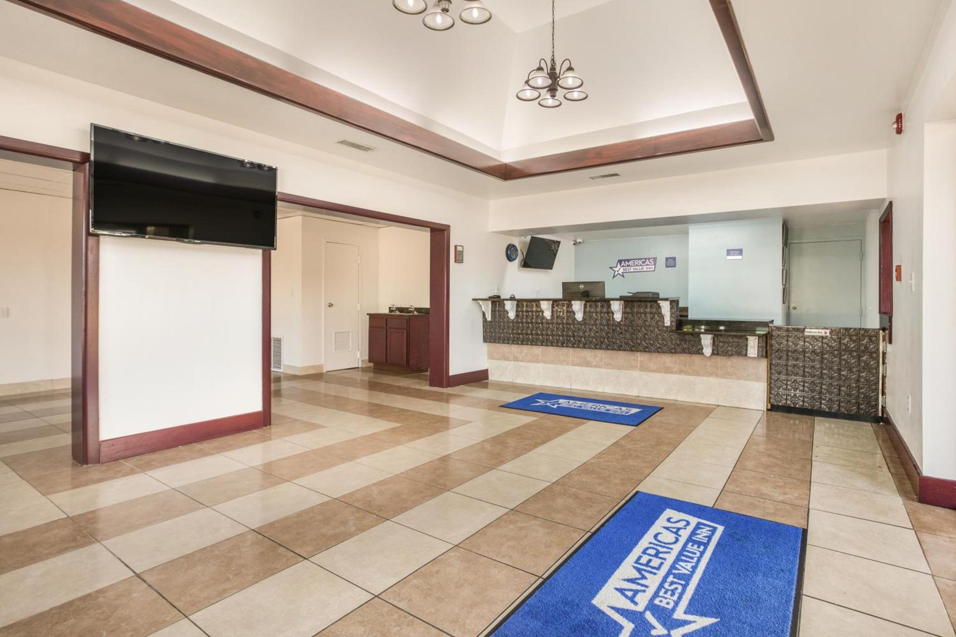 Americas Best Value Inn Stockbridge photo 9