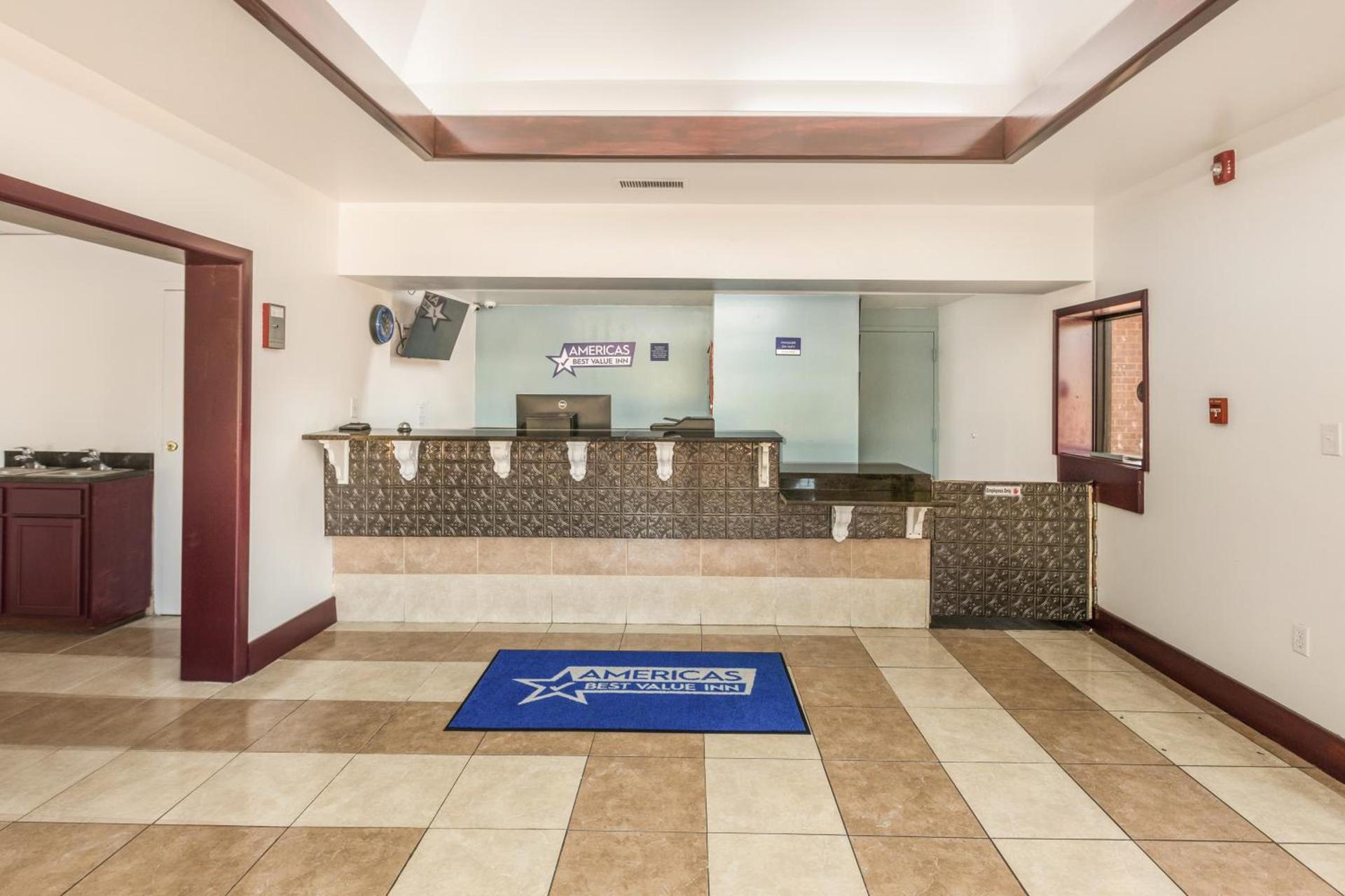 Americas Best Value Inn Stockbridge photo 8
