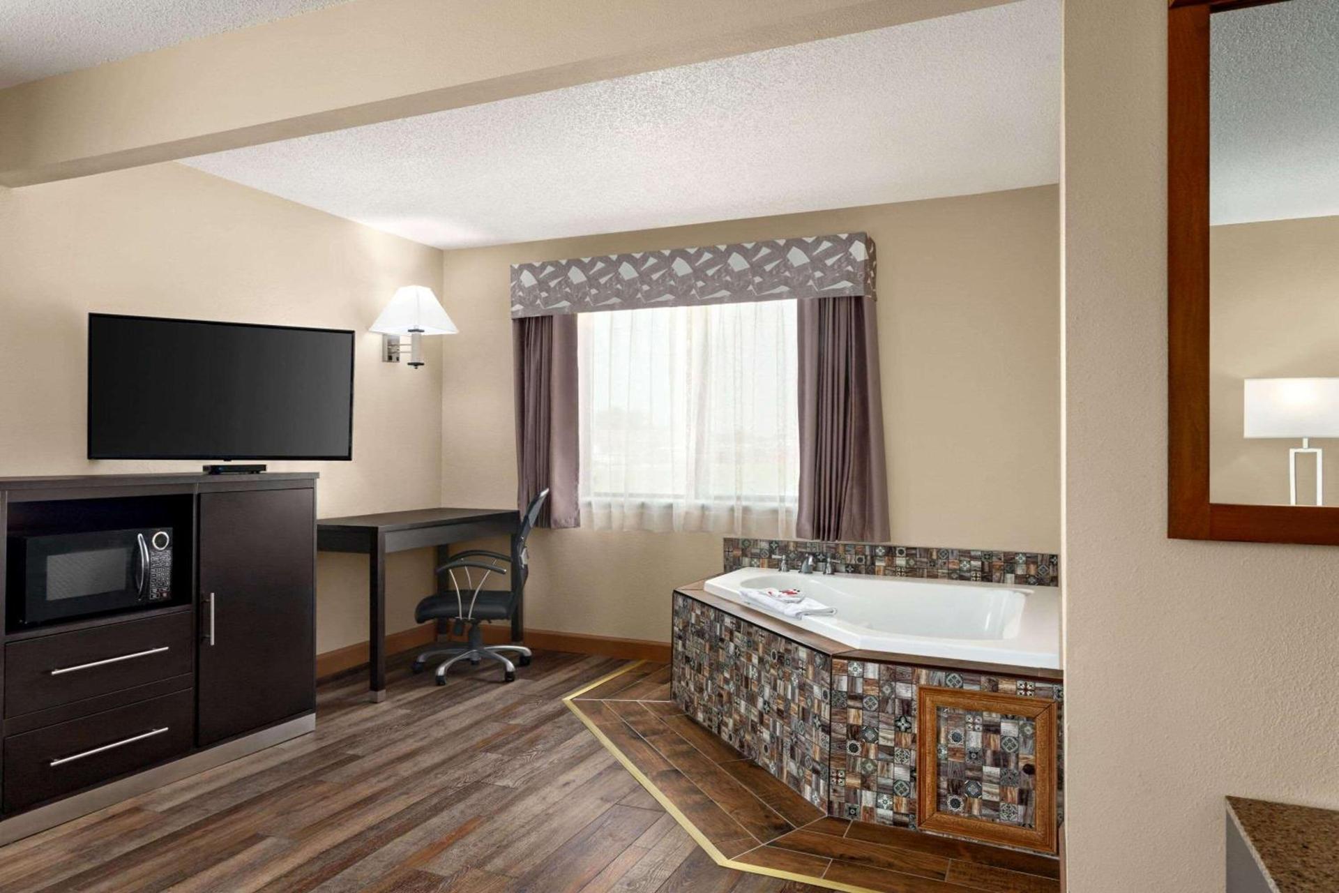 Super 8 by Wyndham Chillicothe photo 14