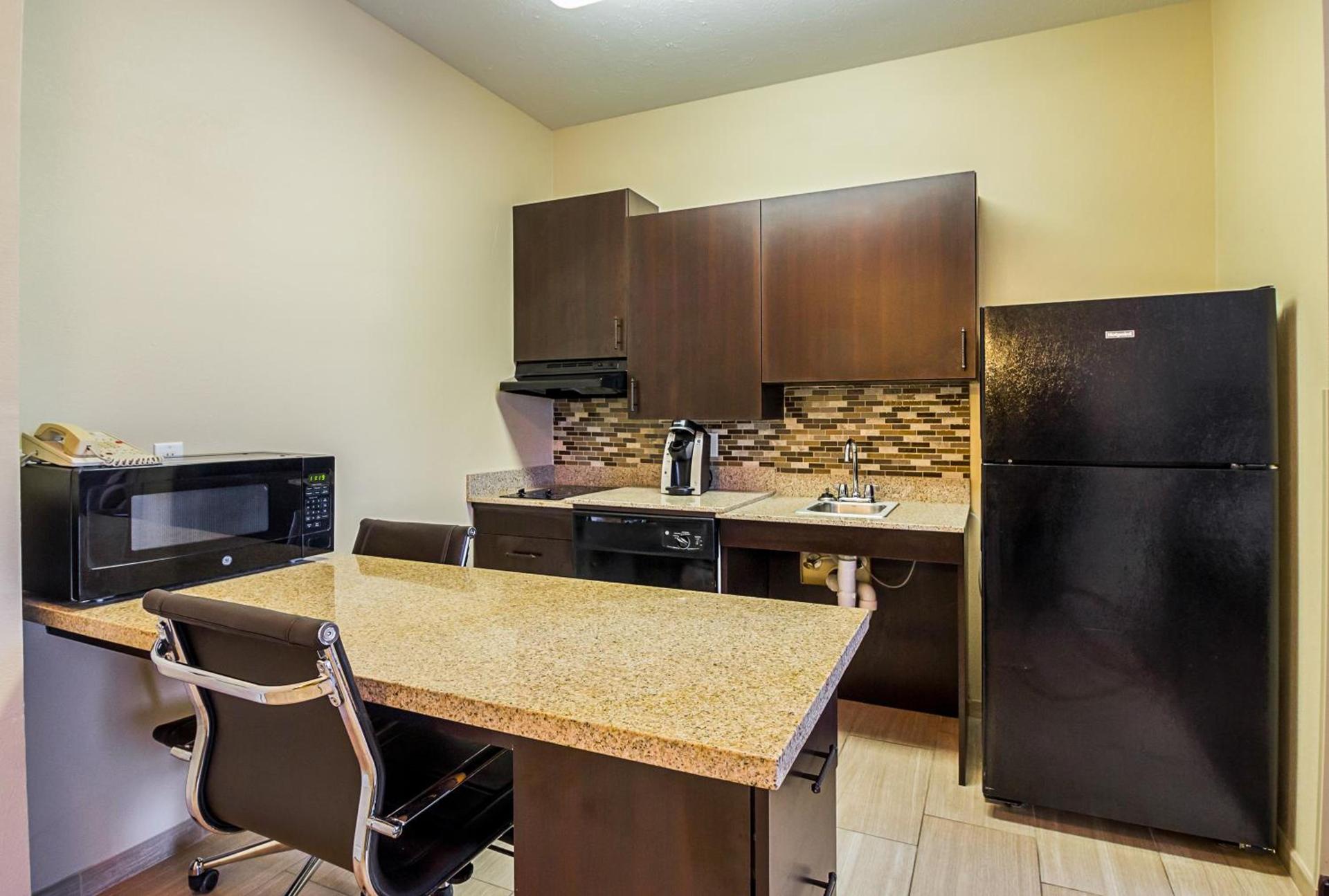 MainStay Suites Fargo - I-94 Medical Center photo 43