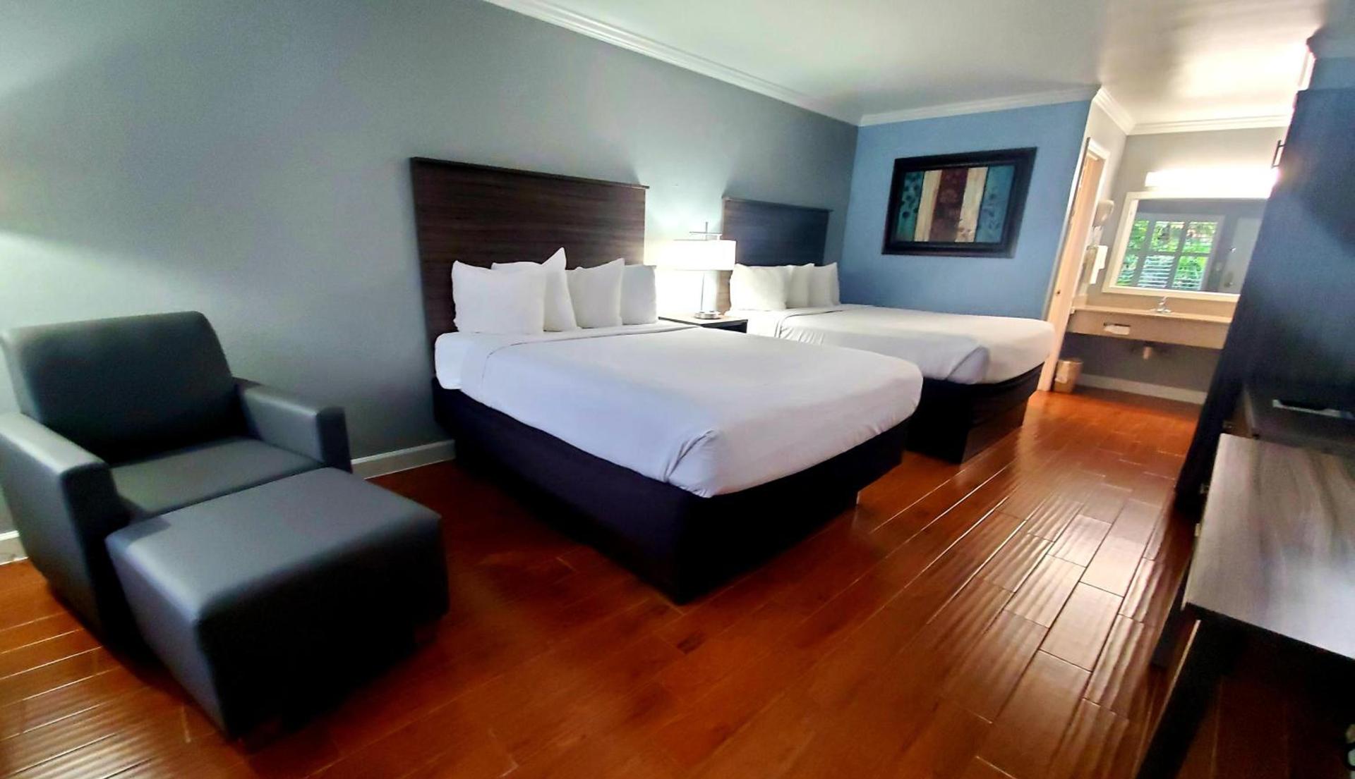 Vero Beach Inn & Suites Vero Beach I-95 photo 24