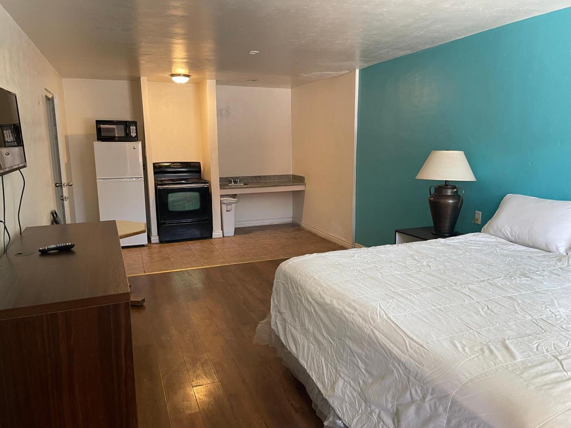B&J HOTEL AND APARTMENTS photo 27