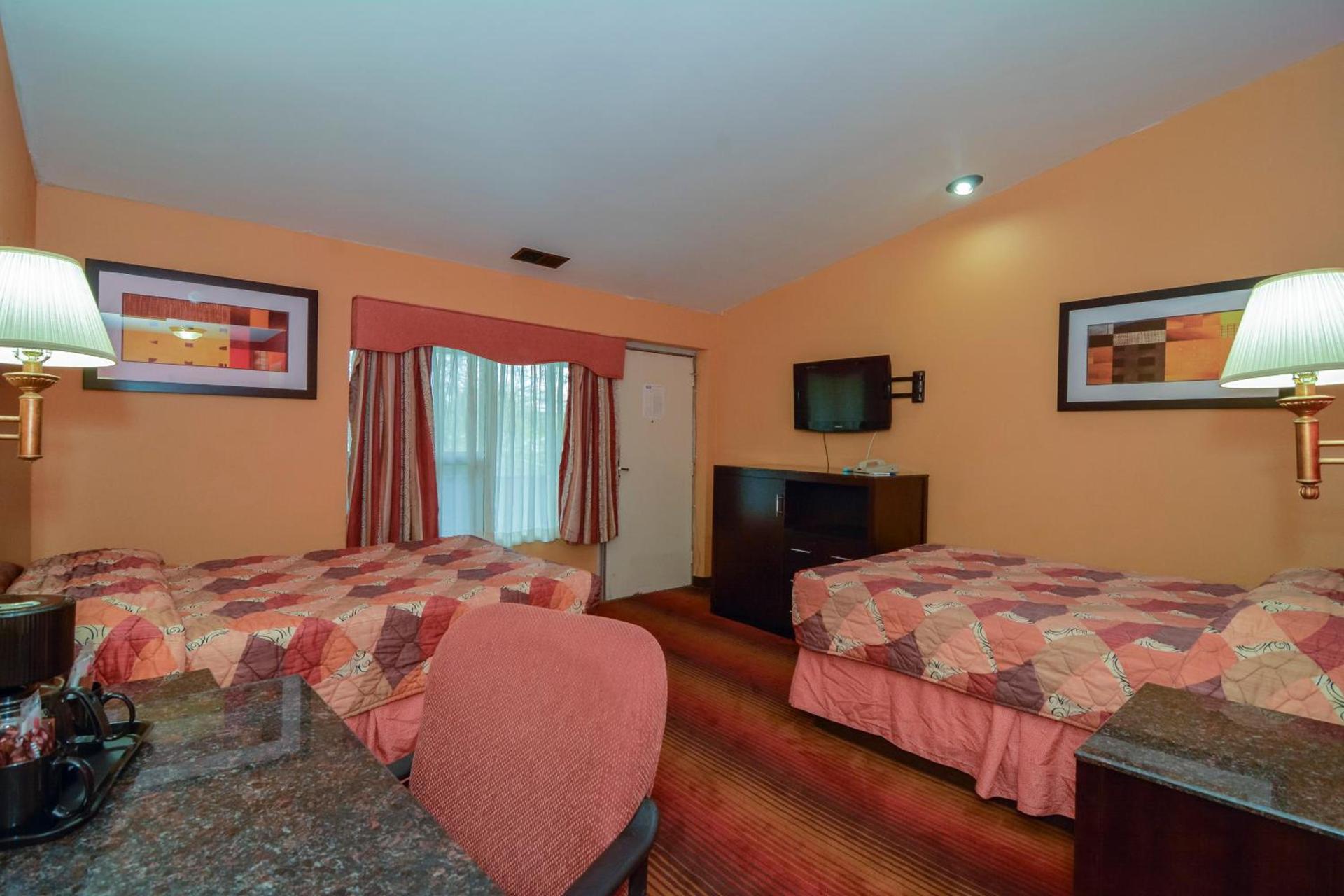 Rodeway Inn MacArthur Airport photo 19