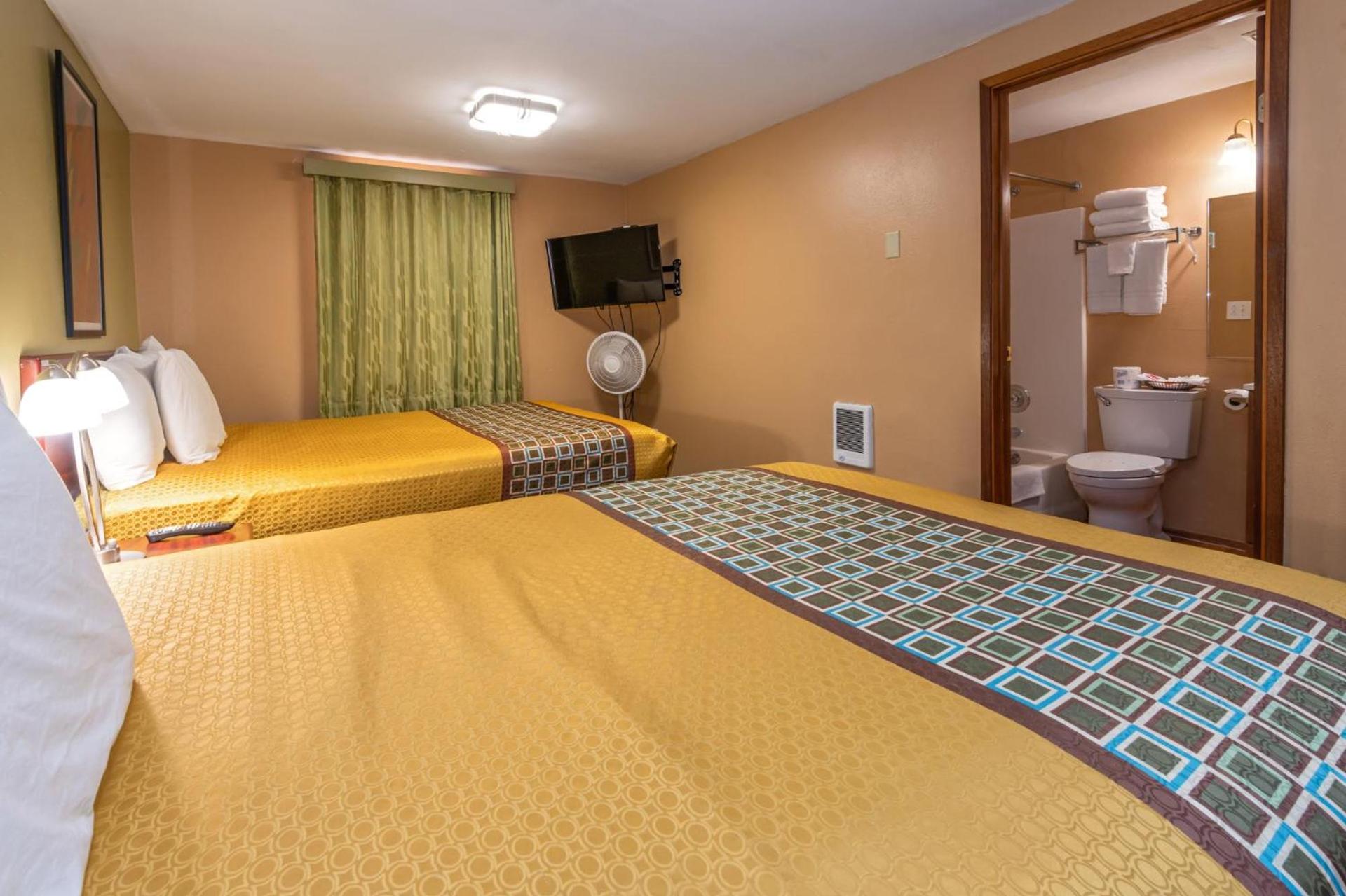 Far West Motel photo 8