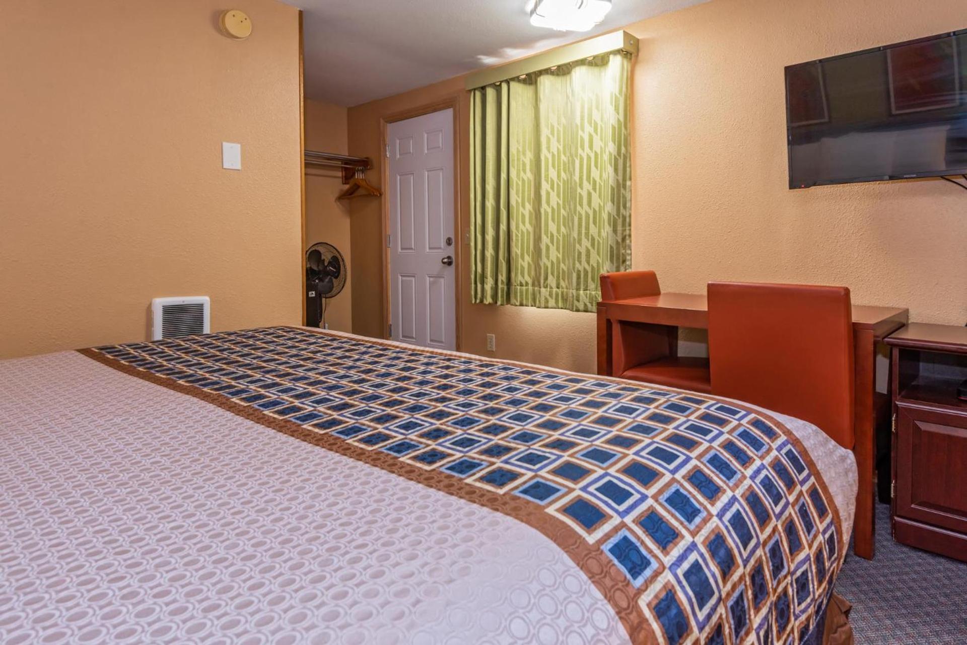 Far West Motel photo 14