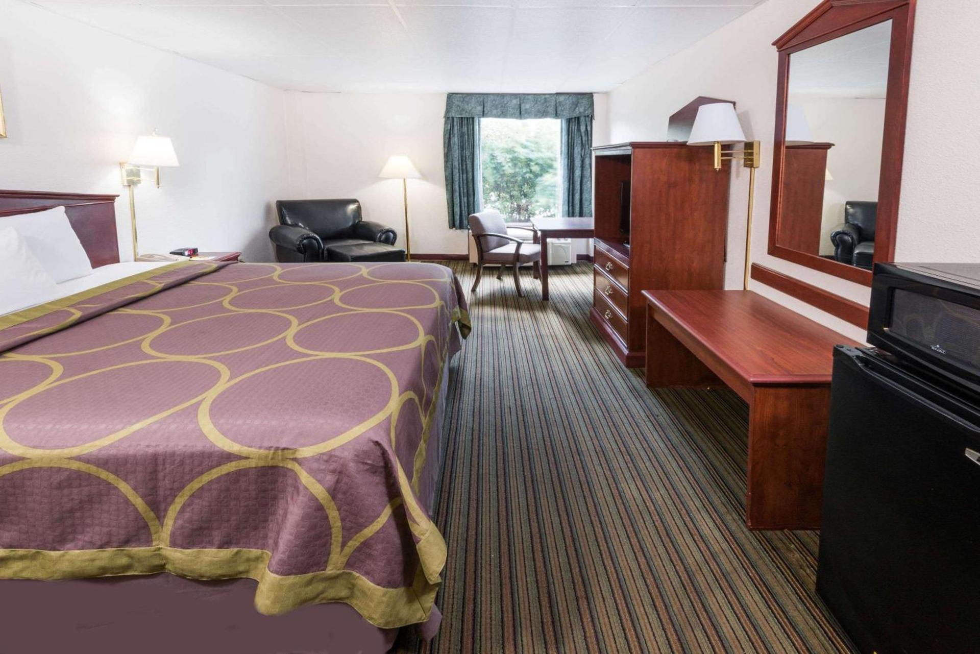 Super 8 by Wyndham Columbus photo 14