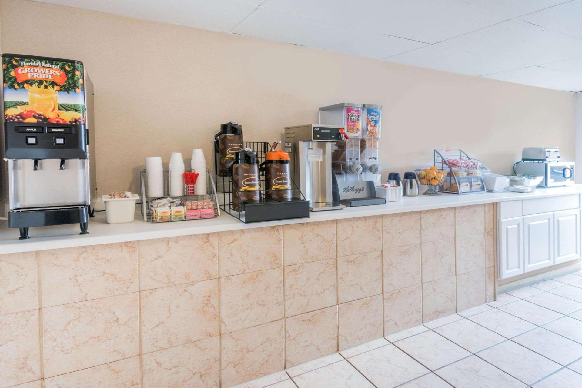 Super 8 by Wyndham Columbus photo 16
