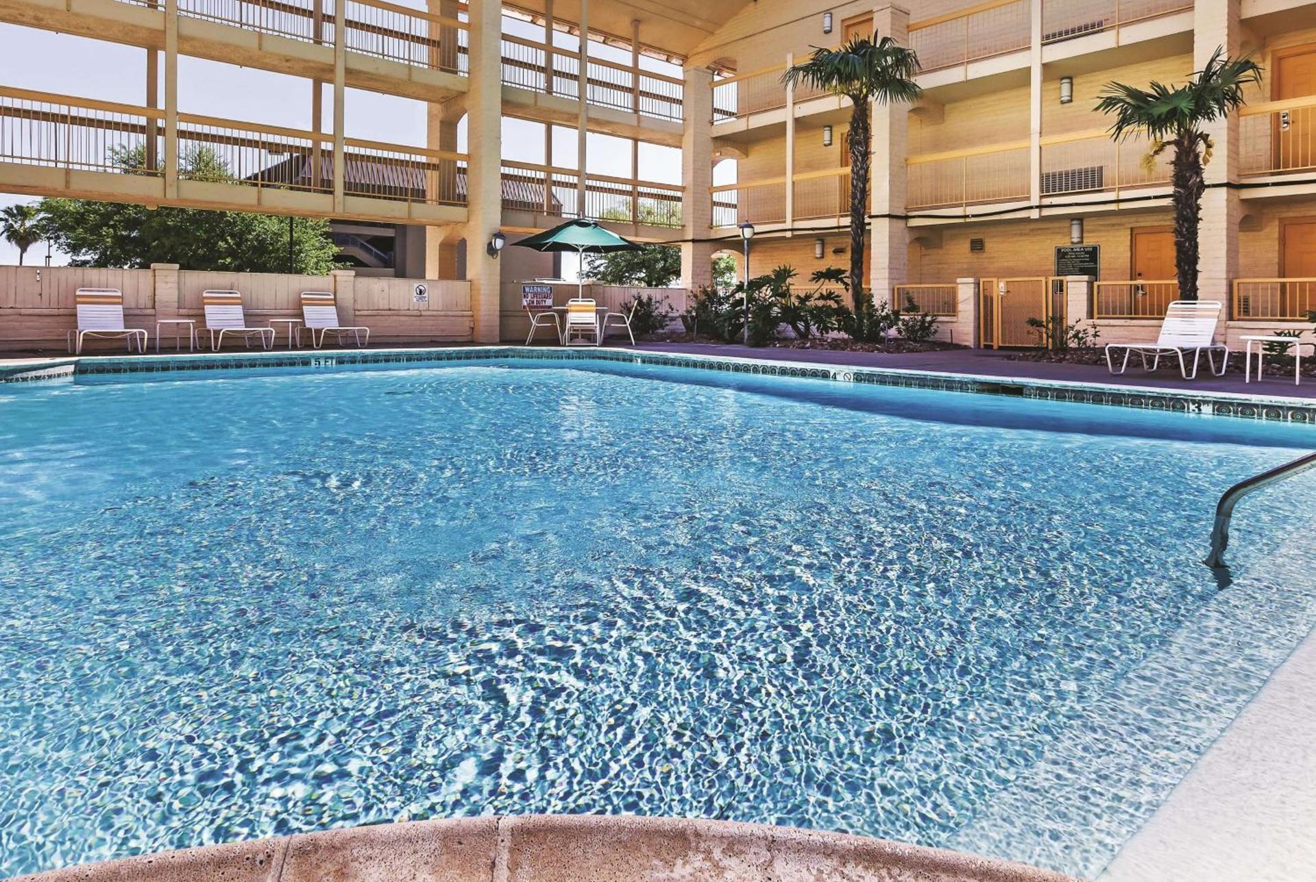 Travelodge by Wyndham Houston Cy-Fair photo 7