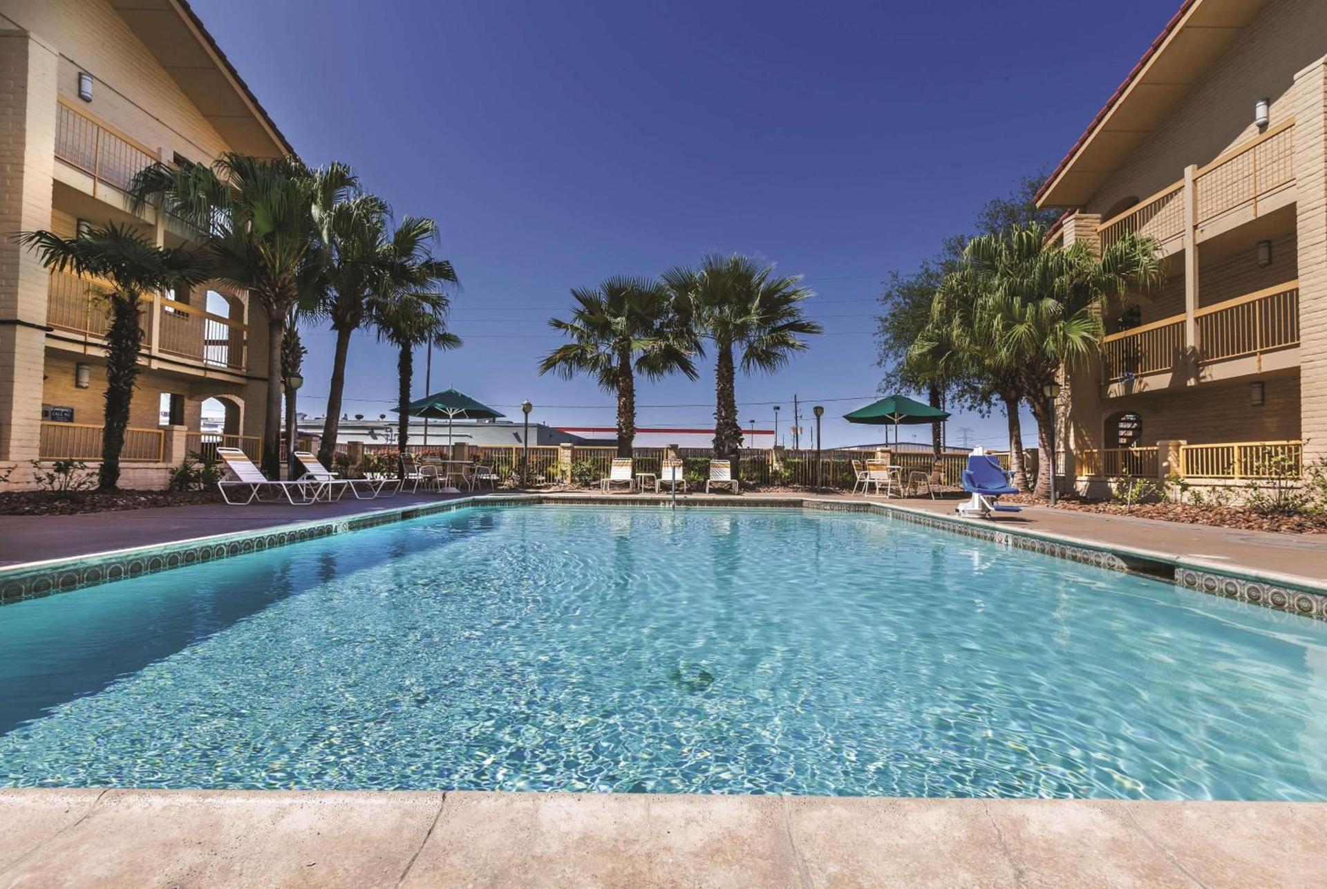 Travelodge by Wyndham Houston Cy-Fair photo 8