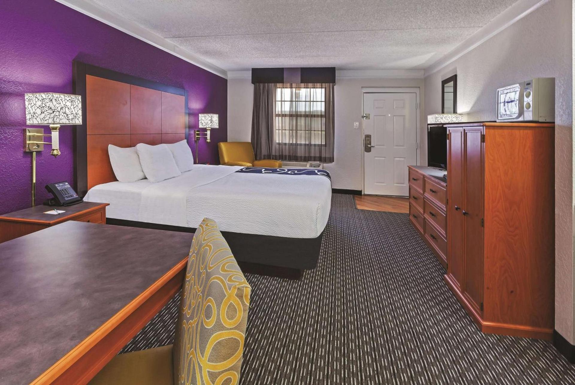 Travelodge by Wyndham Houston Cy-Fair photo 14