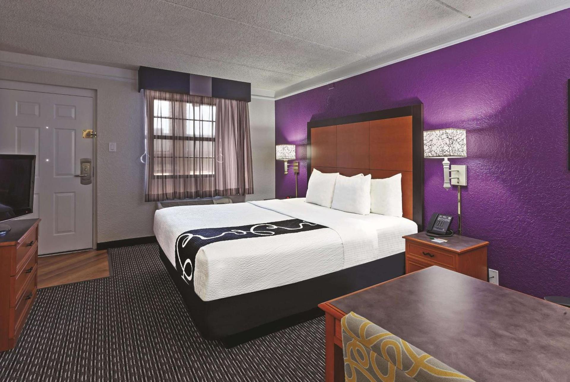 Travelodge by Wyndham Houston Cy-Fair photo 18