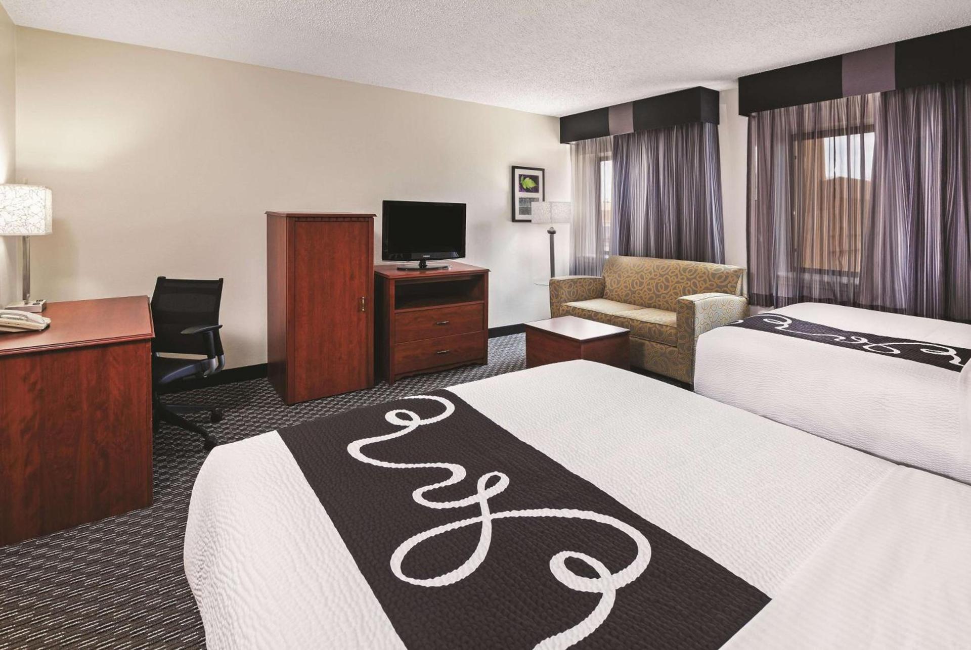Travelodge by Wyndham Houston Cy-Fair photo 28