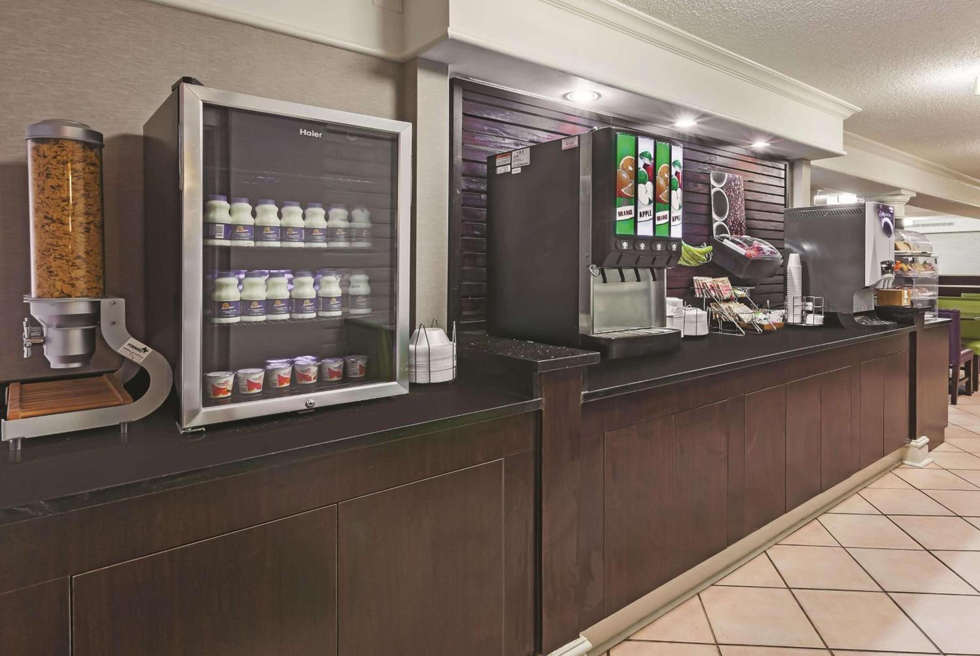 Travelodge by Wyndham Houston Cy-Fair photo 39