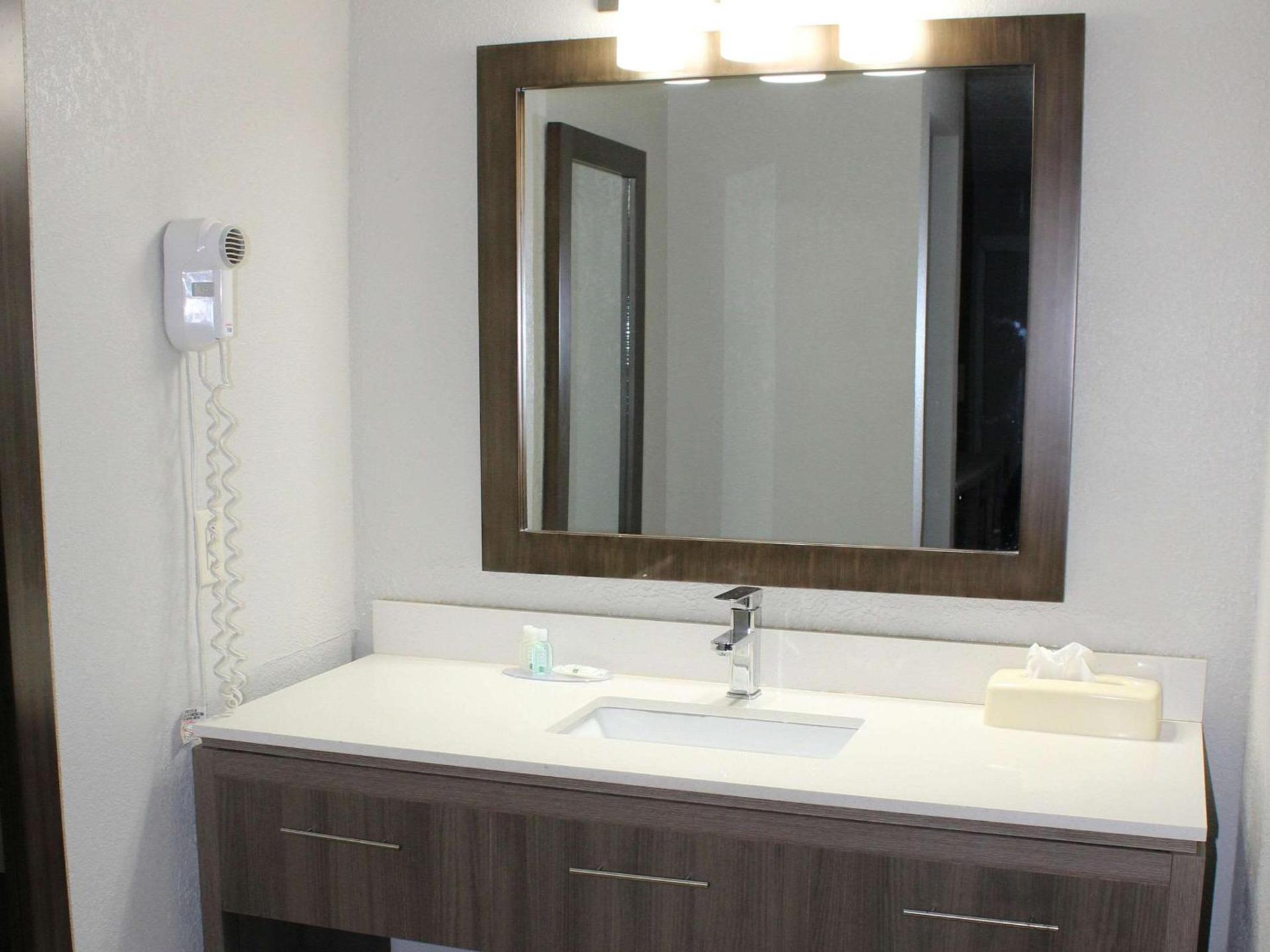 Quality Inn Athens I-65 - Huntsville Area West photo 14