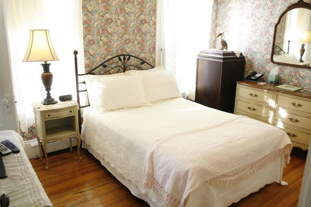 The Coolidge Corner Guest House: A Brookline Bed and Breakfast photo 47