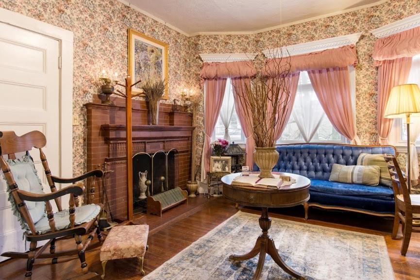 The Coolidge Corner Guest House: A Brookline Bed and Breakfast photo 33