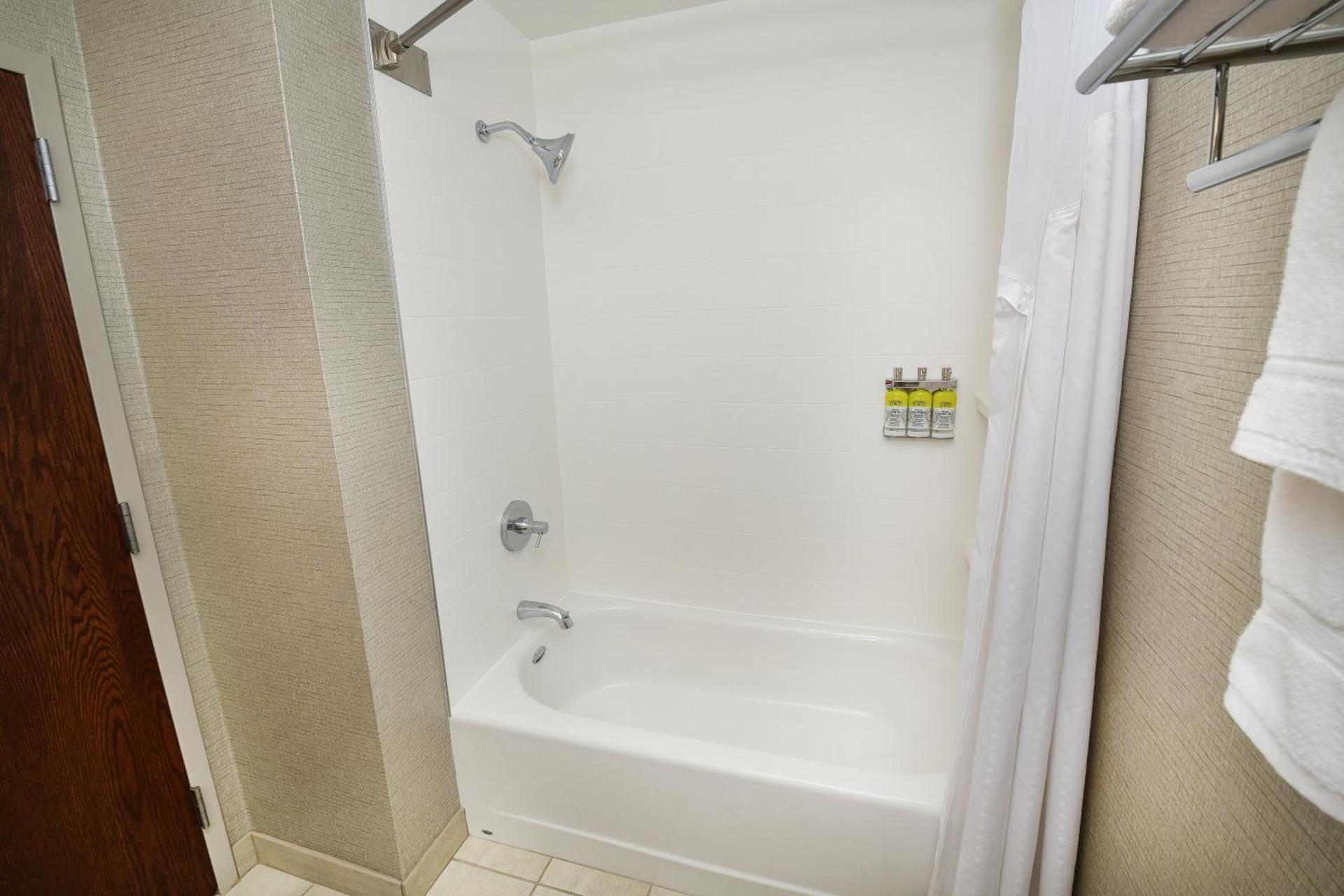 Holiday Inn Express Hotel & Suites Grand Forks by IHG photo 26