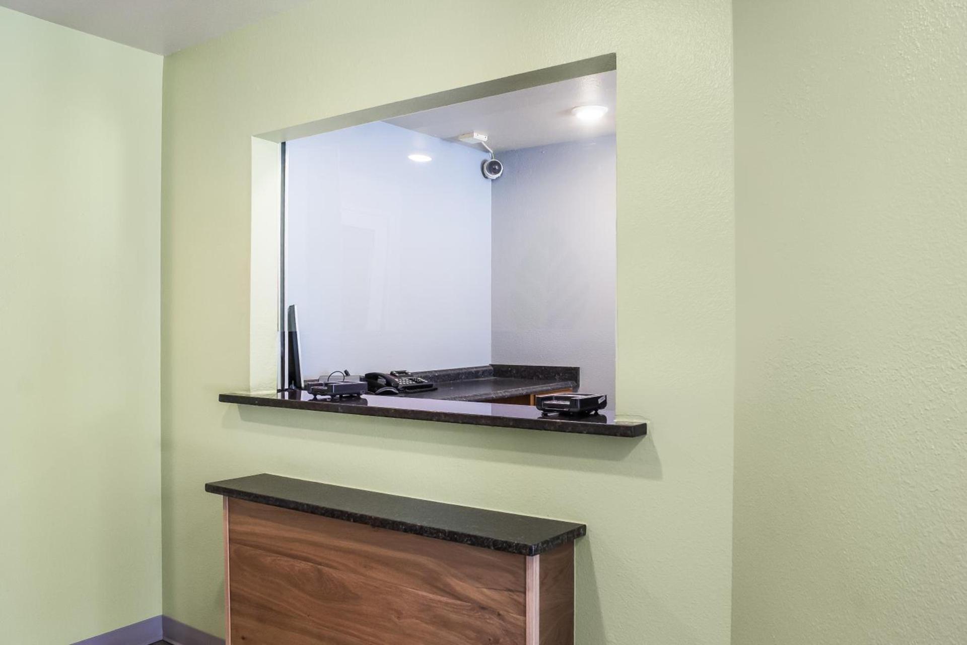 WoodSpring Suites Conroe photo 42