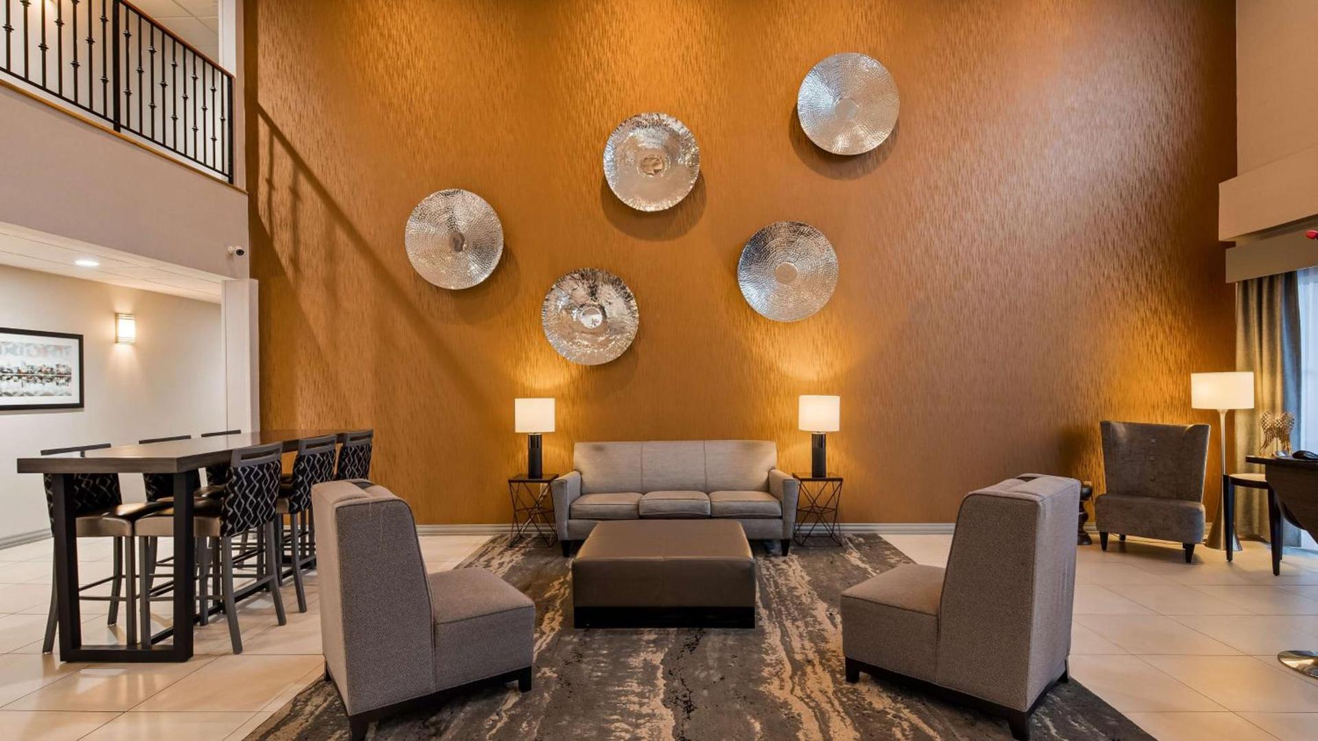 Best Western Plus New Cumberland photo 2