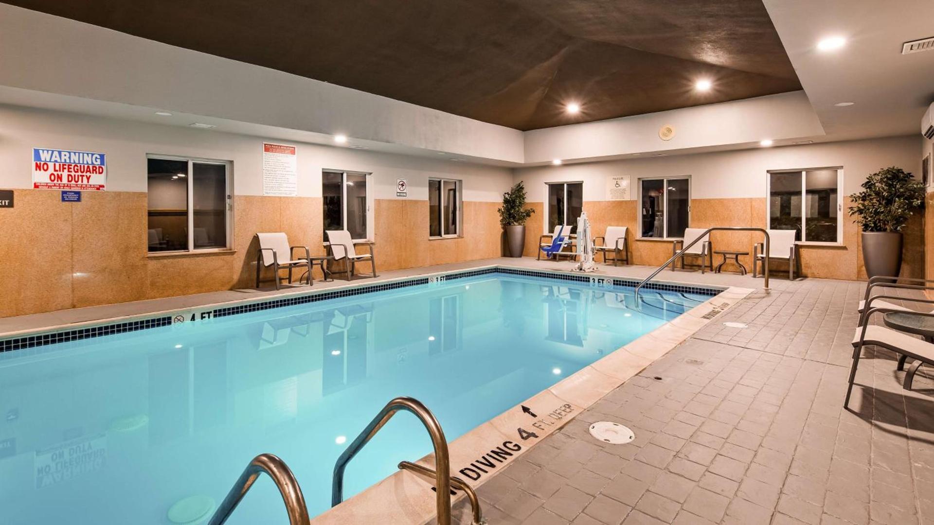 Best Western Plus New Cumberland photo 4