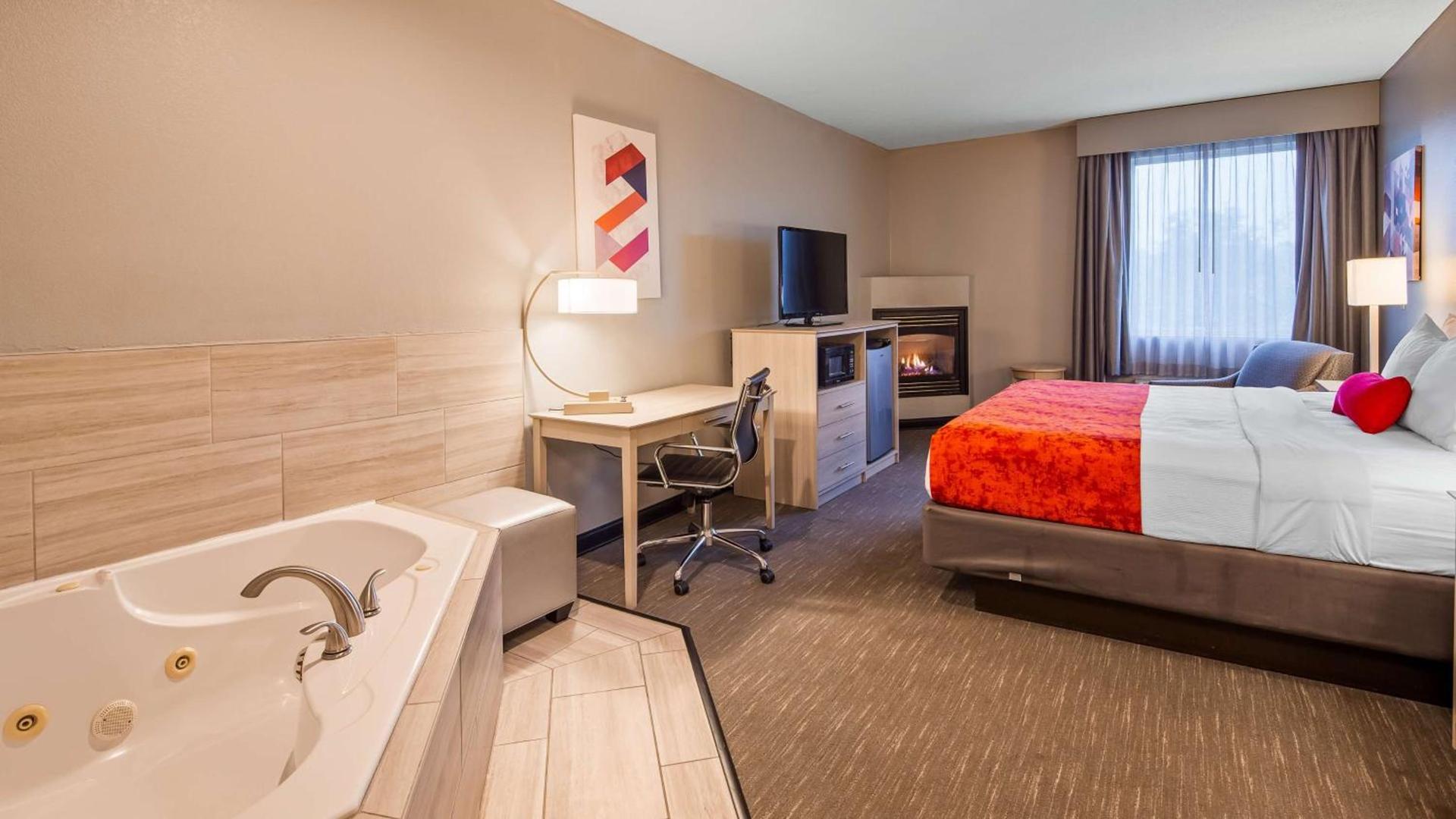 Best Western Plus New Cumberland photo 8