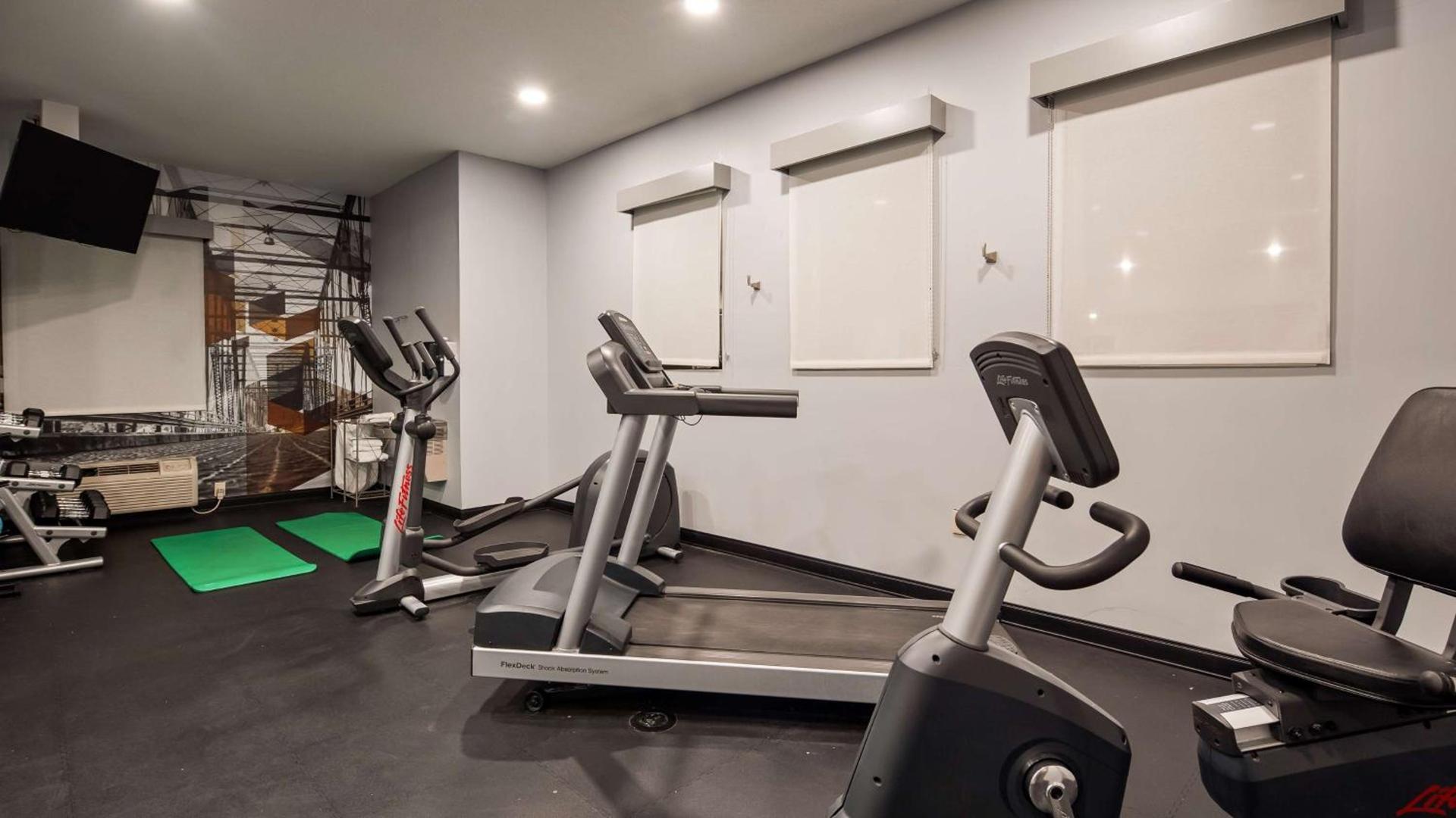 Best Western Plus New Cumberland photo 6