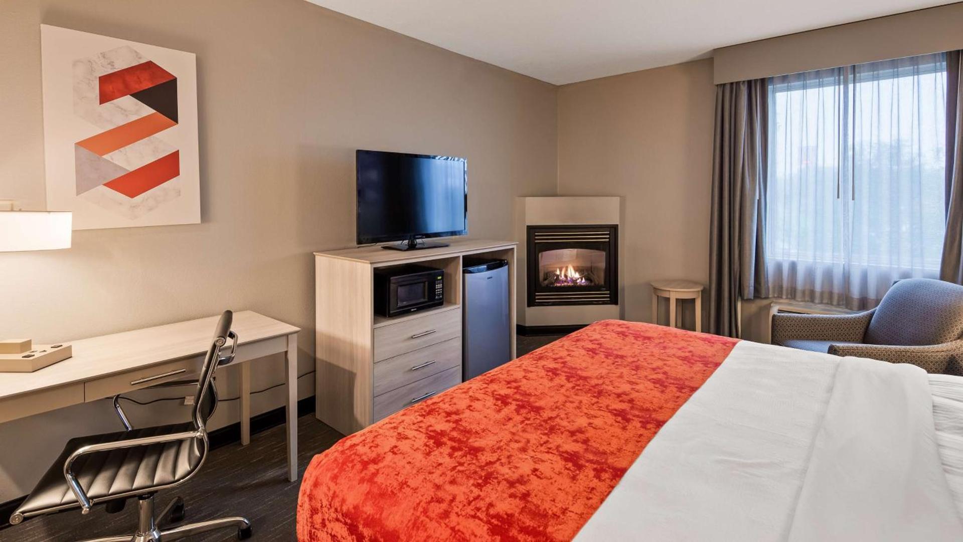 Best Western Plus New Cumberland photo 12