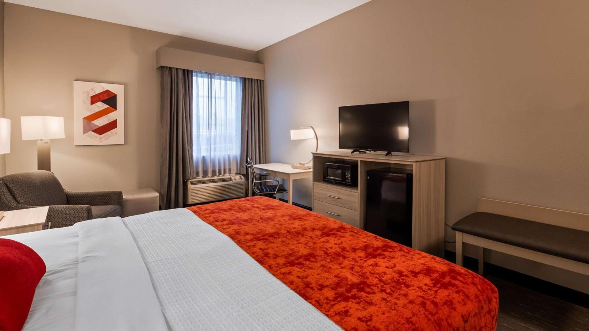 Best Western Plus New Cumberland photo 16
