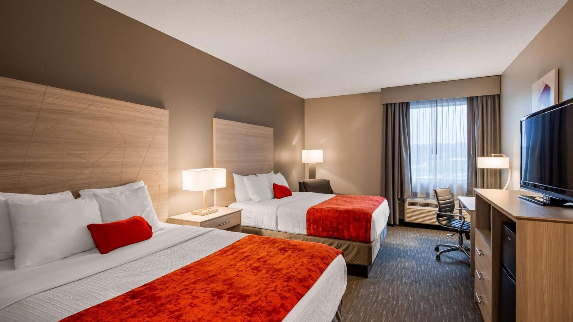 Best Western Plus New Cumberland photo 9