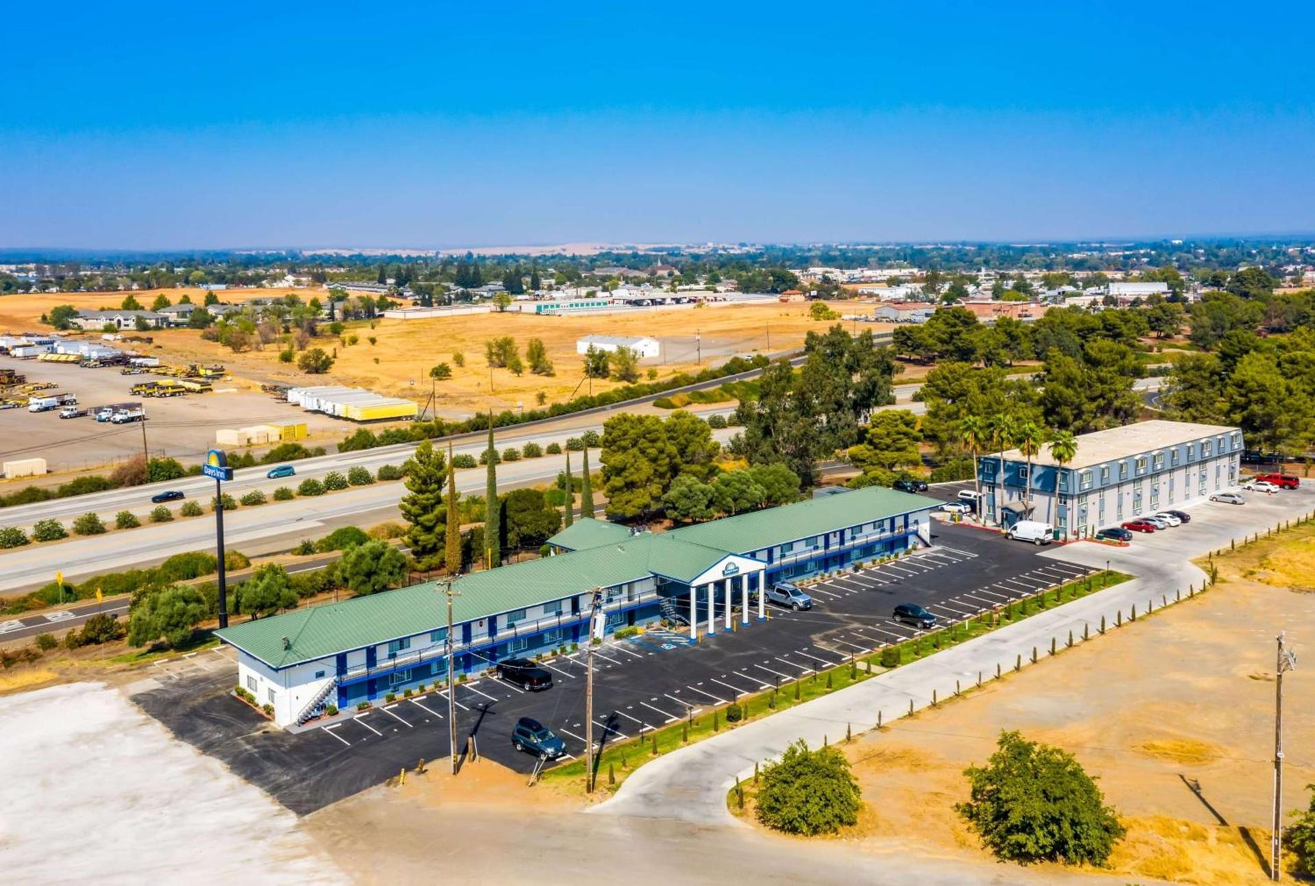 Days Inn by Wyndham Red Bluff photo 2